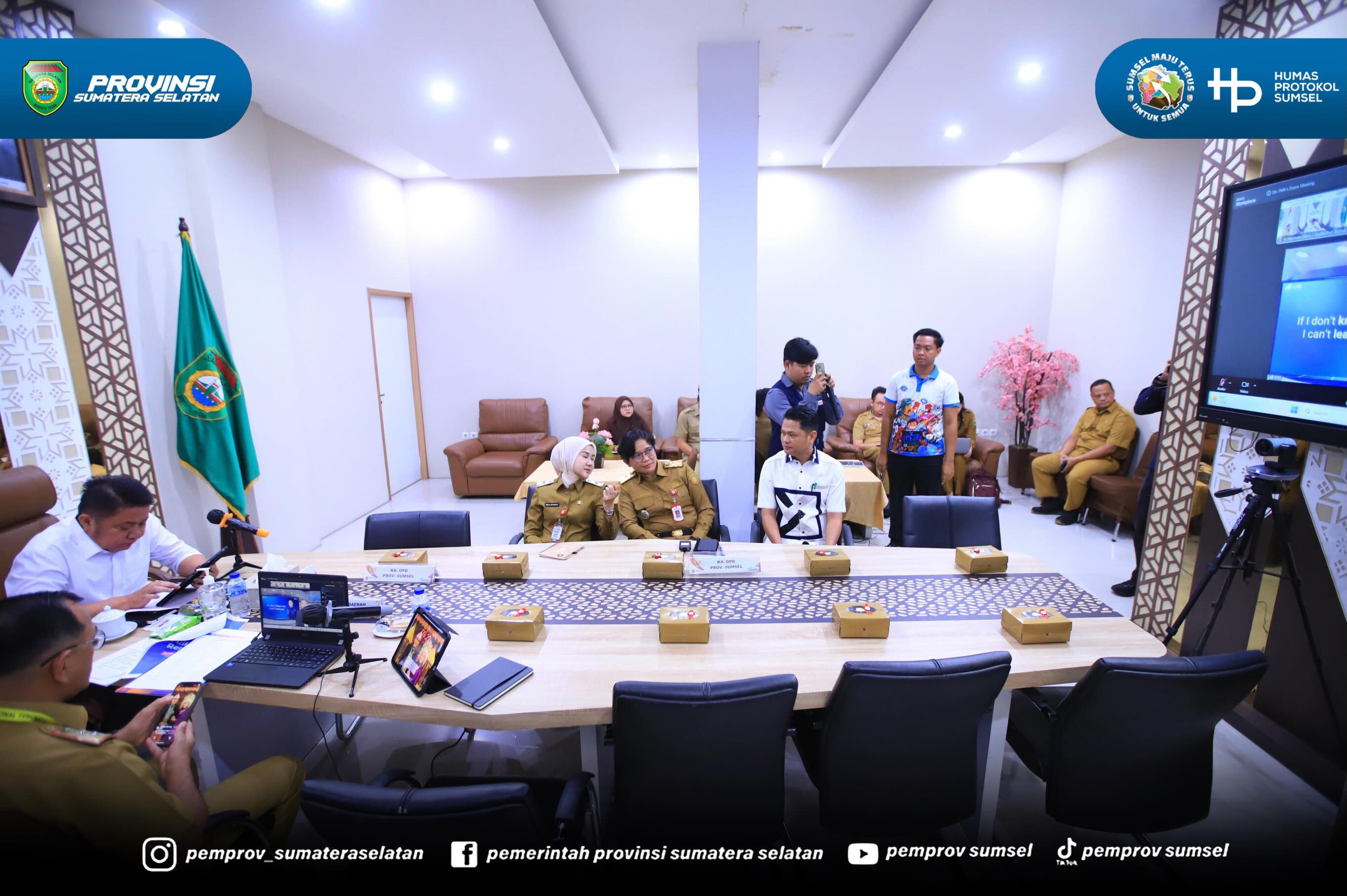 Palembang – Gubernur Sumatera Selatan, Dr. H. Herman Deru, menghadiri secara virtual kegiatan Penjelasan Penilaian Sikap Perilaku dan Strategi Pengembangan Diri bagi Mentor pada Pelatihan Kepemimpinan Nasional (PKN) Tingkat I Angkatan LXVII. Kegia...