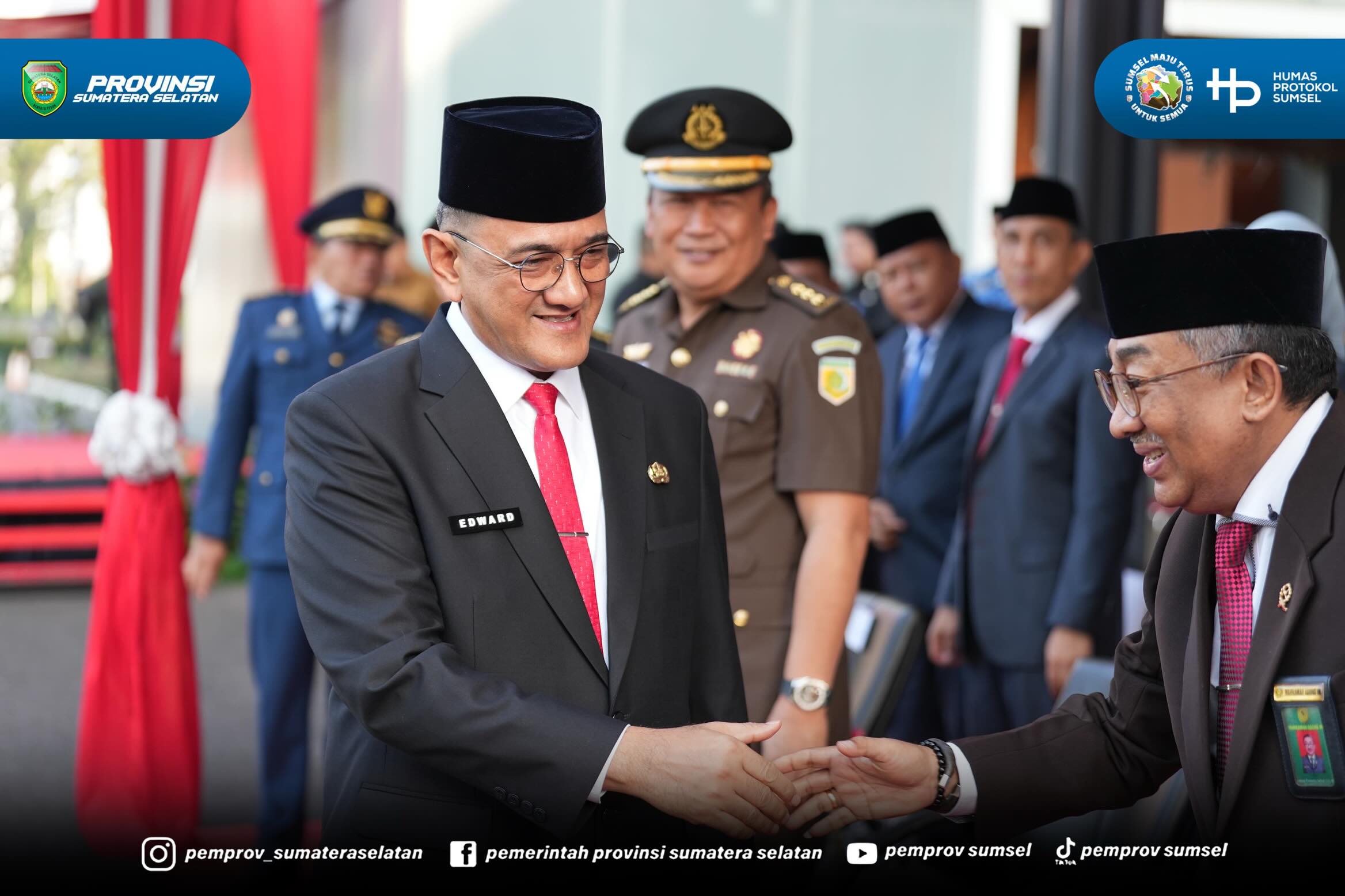 Palembang – Sekretaris Daerah (Sekda) Provinsi Sumatera Selatan, Dr. Drs. H. Edward Candra,.M.H bertindak sebagai Inspektur Upacara pada peringatan Hari Lahir Pancasila Tahun 2026 yang digelar di halaman Kantor Gubernur Sumsel, Selasa (2/6/2026).