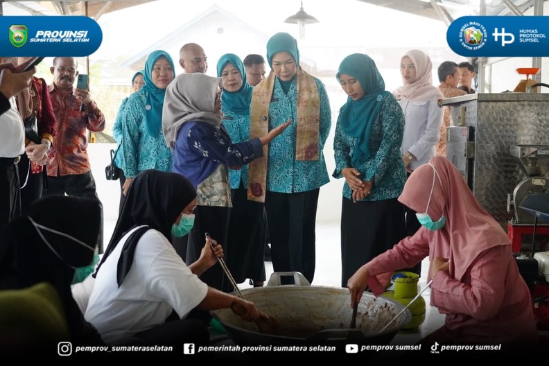 Ketua Tim Penggerak PKK Provinsi Sumatera Selatan, Hj. Febrita Lustia HD mengunjungi Rumah Pendidikan dan Keterampilan (Rumah Dilan) Melati di Desa Sukakarya, Kecamatan STL Ulu Terawas, Kabupaten Musi Rawas, Rabu (3/6/2026).