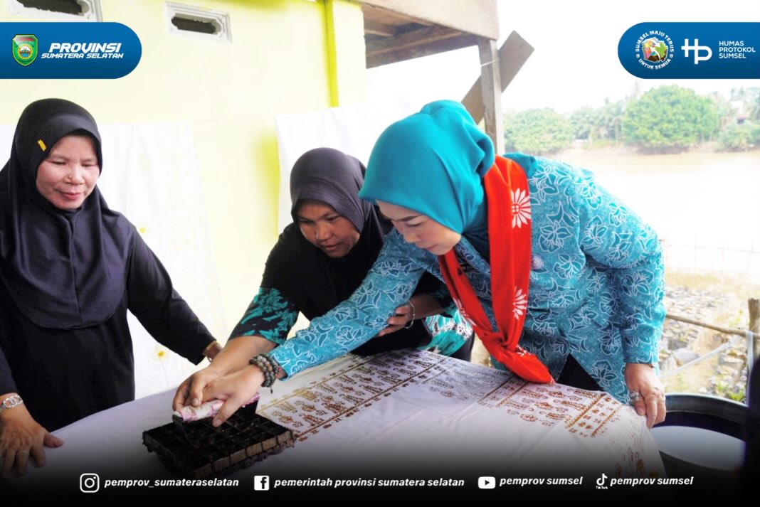 MURATARA - Ketua Tim Penggerak PKK Provinsi Sumatera Selatan, Hj. Febrita Lustia HD meninjau Rumah Pendidikan dan Keterampilan (Rumah Dilan) di Desa Biaro Lama, Kecamatan Karang Dapo, Kabupaten Musi Rawas Utara, Rabu (3/6/2026).