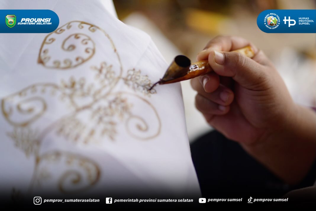 MURATARA - Ketua Tim Penggerak PKK Provinsi Sumatera Selatan, Hj. Febrita Lustia HD meninjau Rumah Pendidikan dan Keterampilan (Rumah Dilan) di Desa Biaro Lama, Kecamatan Karang Dapo, Kabupaten Musi Rawas Utara, Rabu (3/6/2026).