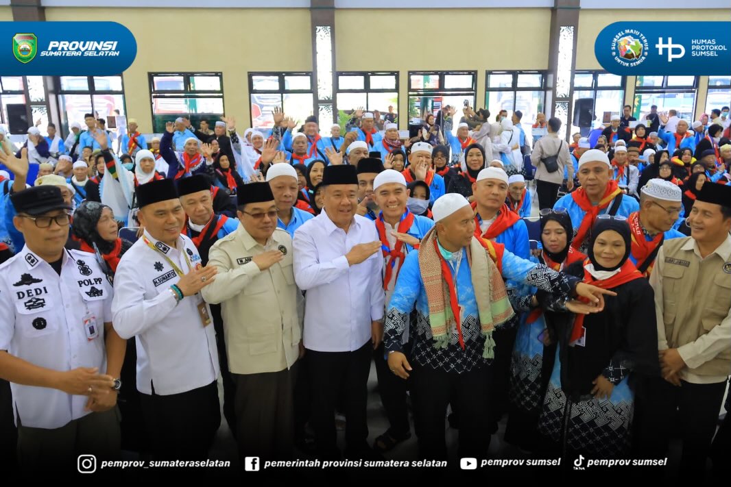 Palembang – Wakil Gubernur Sumatera Selatan (Sumsel) H. Cik Ujang menyambut langsung kepulangan Jamaah Haji Kloter II Debarkasi Palembang Tahun 1447 H/2026 M asal Kabupaten Lahat di Aula Asrama Haji Palembang, Rabu (3/6/2026).