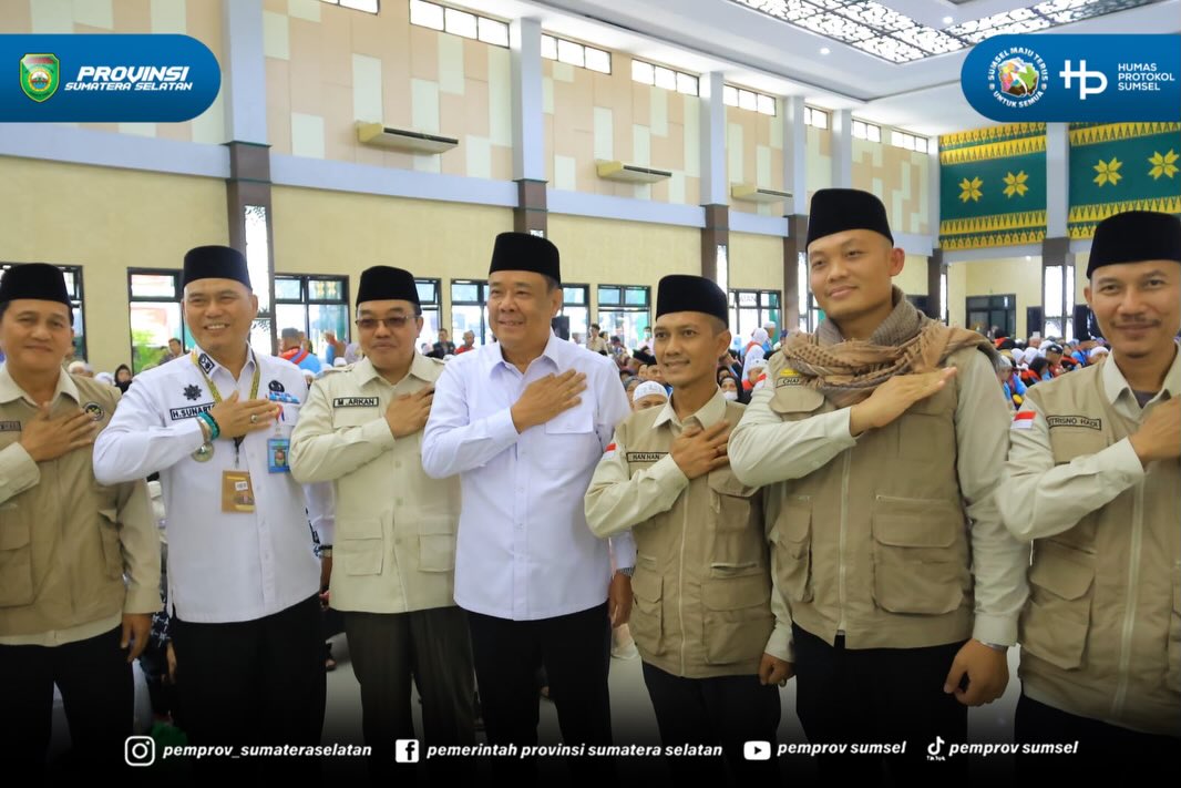 Palembang – Wakil Gubernur Sumatera Selatan (Sumsel) H. Cik Ujang menyambut langsung kepulangan Jamaah Haji Kloter II Debarkasi Palembang Tahun 1447 H/2026 M asal Kabupaten Lahat di Aula Asrama Haji Palembang, Rabu (3/6/2026).