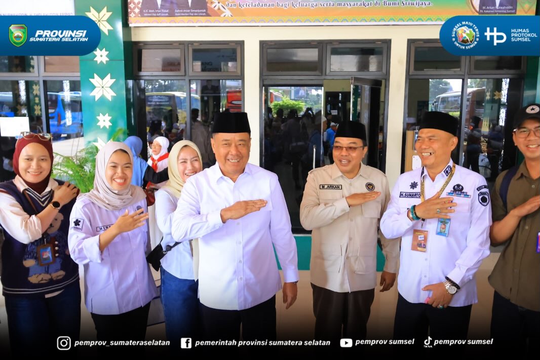 Palembang – Wakil Gubernur Sumatera Selatan (Sumsel) H. Cik Ujang menyambut langsung kepulangan Jamaah Haji Kloter II Debarkasi Palembang Tahun 1447 H/2026 M asal Kabupaten Lahat di Aula Asrama Haji Palembang, Rabu (3/6/2026).