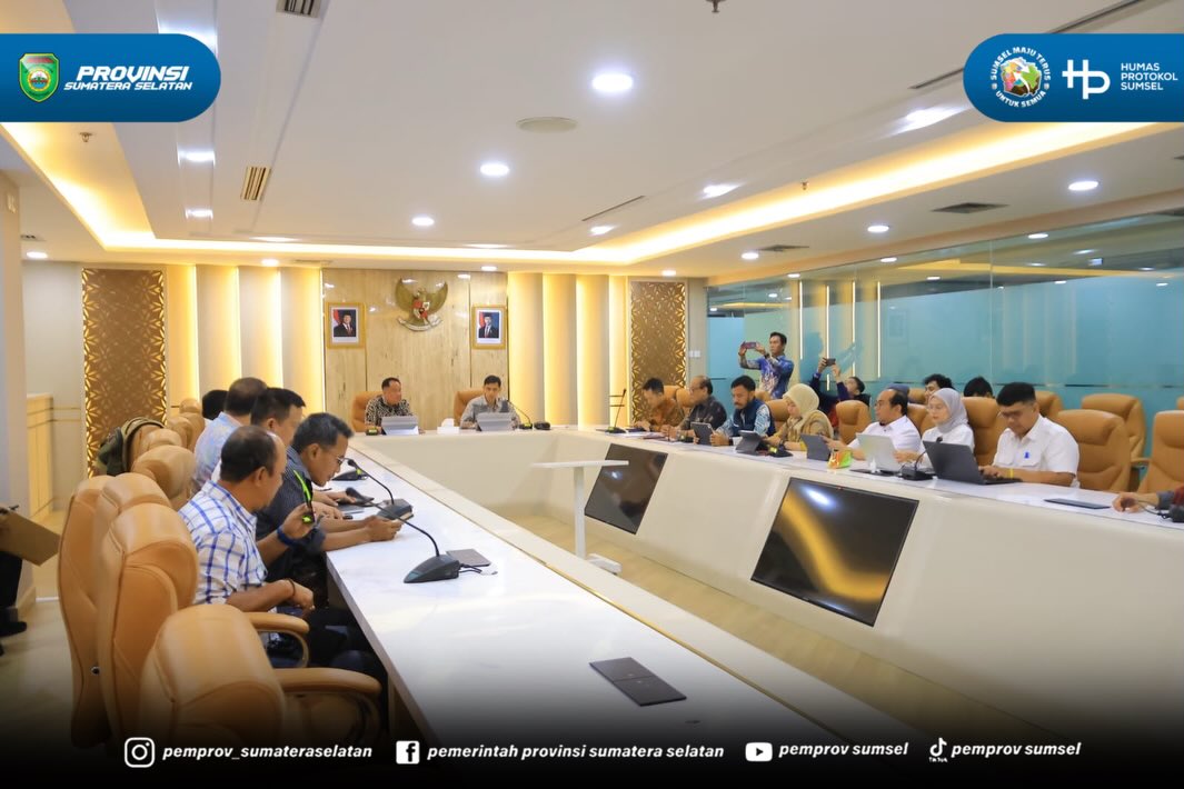 JAKARTA - Wakil Gubernur Sumatera Selatan (Wagub Sumsel) H. Cik Ujang menghadiri rapat pembahasan tindak lanjut Memorandum of Understanding (MoU) Integrasi Jalan Tol-Pelabuhan Tanjung Carat di Ruang Rapat Pekanbaru Kementerian Investasi dan Hiliri...