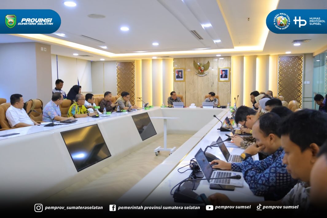 JAKARTA - Wakil Gubernur Sumatera Selatan (Wagub Sumsel) H. Cik Ujang menghadiri rapat pembahasan tindak lanjut Memorandum of Understanding (MoU) Integrasi Jalan Tol-Pelabuhan Tanjung Carat di Ruang Rapat Pekanbaru Kementerian Investasi dan Hiliri...