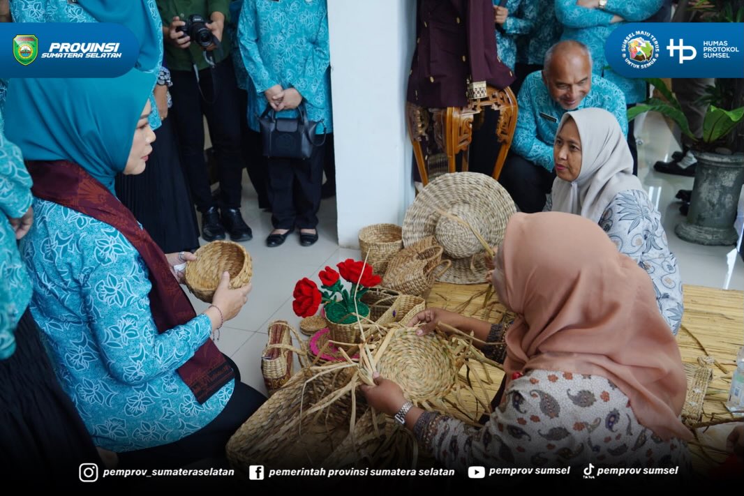 MUSI RAWAS – Ketua Dewan Kerajinan Nasional Daerah (Dekranasda) Provinsi Sumatera Selatan (Sumsel), Hj. Febrita Lustia Herman Deru atau yang akrab disapa Feby Deru meninjau Gedung Dekranasda Kabupaten Musi Rawas, Rabu (3/6/2026).