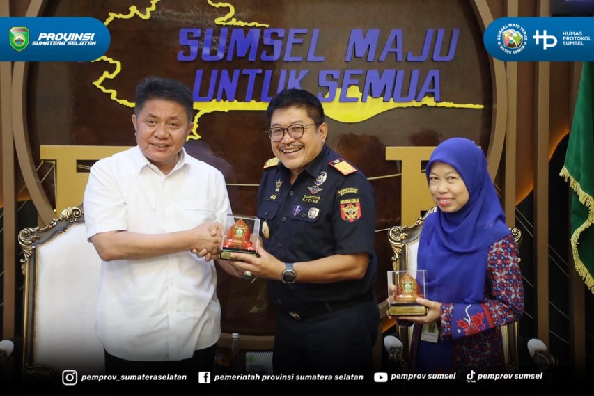 Palembang - Gubernur Sumatera Selatan Herman Deru menerima audiensi Kepala Kanwil Ditjen Pajak Sumsel Babel sekaligus Kepala Perwakilan Kemenkeu Sumsel Retno Sri Sulistyani beserta di Ruang Tamu Gubernur, Kamis (04/06/26).