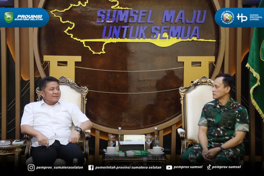 Palembang - Gubernur Sumsel H. Herman Deru menerima Pangdam II/Sriwijaya Mayjen TNI Ujang Darwis beserta jajaran di Ruang Tamu Gubernur Sumsel, Kamis (4/6/2026).
