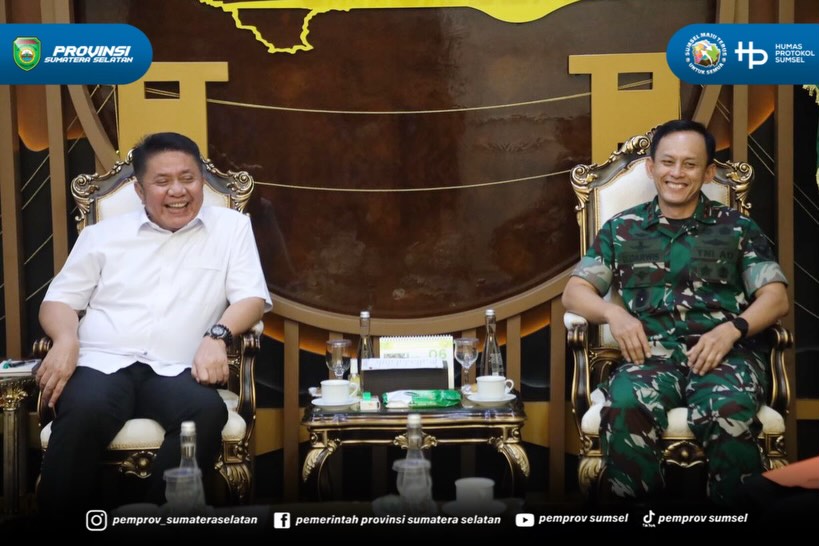 Palembang - Gubernur Sumsel H. Herman Deru menerima Pangdam II/Sriwijaya Mayjen TNI Ujang Darwis beserta jajaran di Ruang Tamu Gubernur Sumsel, Kamis (4/6/2026).