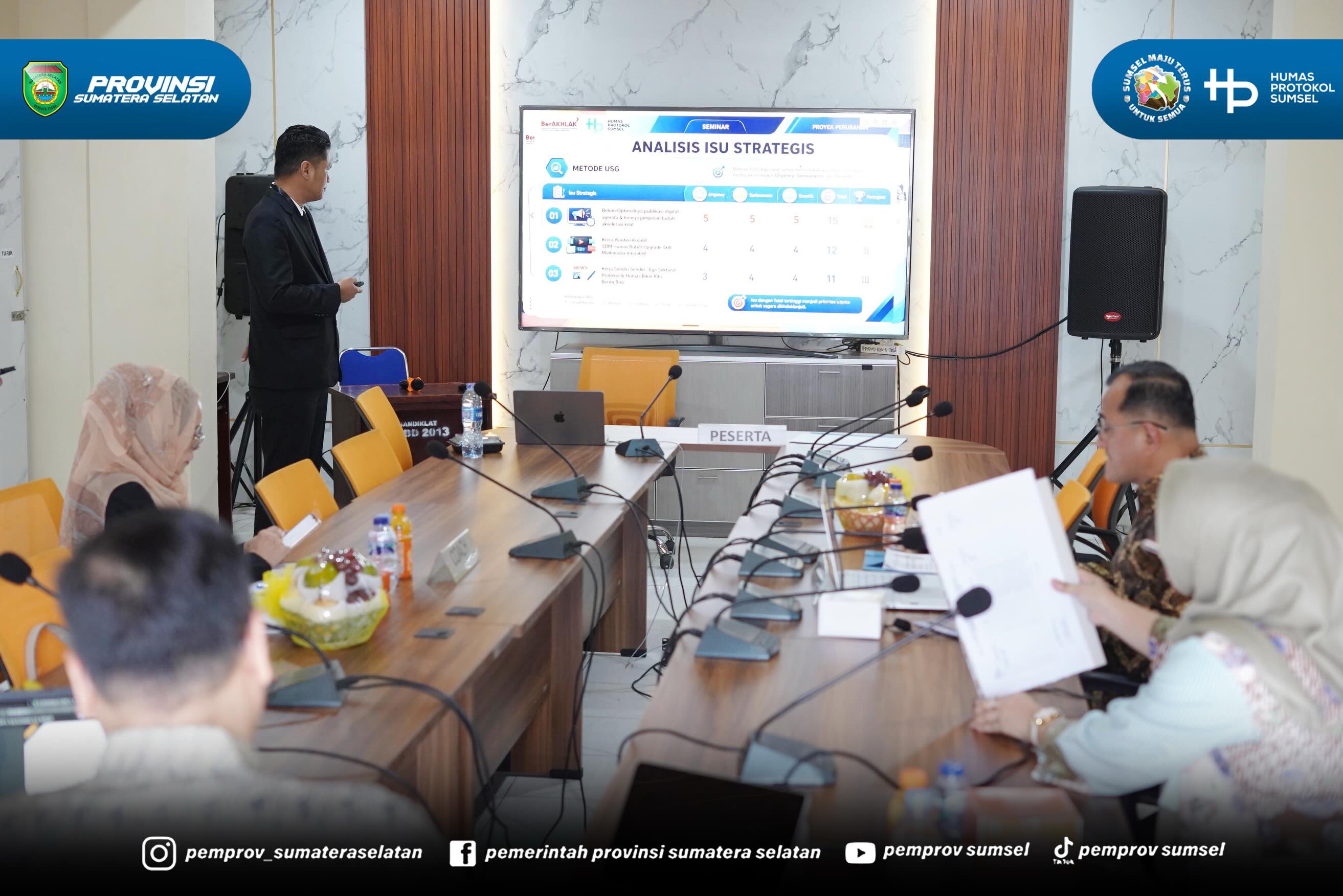 PALEMBANG – Sekretaris Daerah Provinsi Sumatera Selatan (Sekda Sumsel), Edward Candra menghadiri Seminar Rancangan Proyek Perubahan Pelatihan Kepemimpinan Nasional (PKN) Tingkat II Angkatan V Tahun 2026 di Gedung Badan Pengembangan Sumber Daya Man...