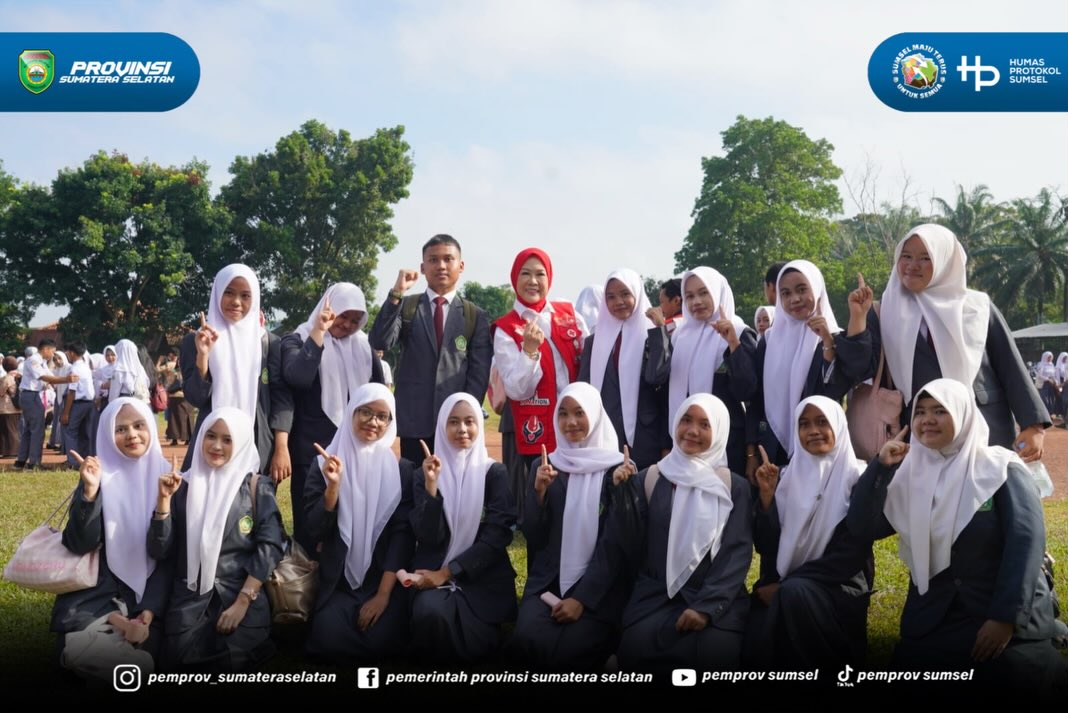 Palembang – Peringatan Hari Lahir ke-76 Palang Merah Remaja (PMR) berlangsung khidmat dan meriah melalui apel serta simulasi Pertolongan Pertama pada Kecelakaan (P3K) di SMAN 13 Palembang, Sabtu (6/6/2026). Kegiatan ini menjadi pengingat bahwa PMR...