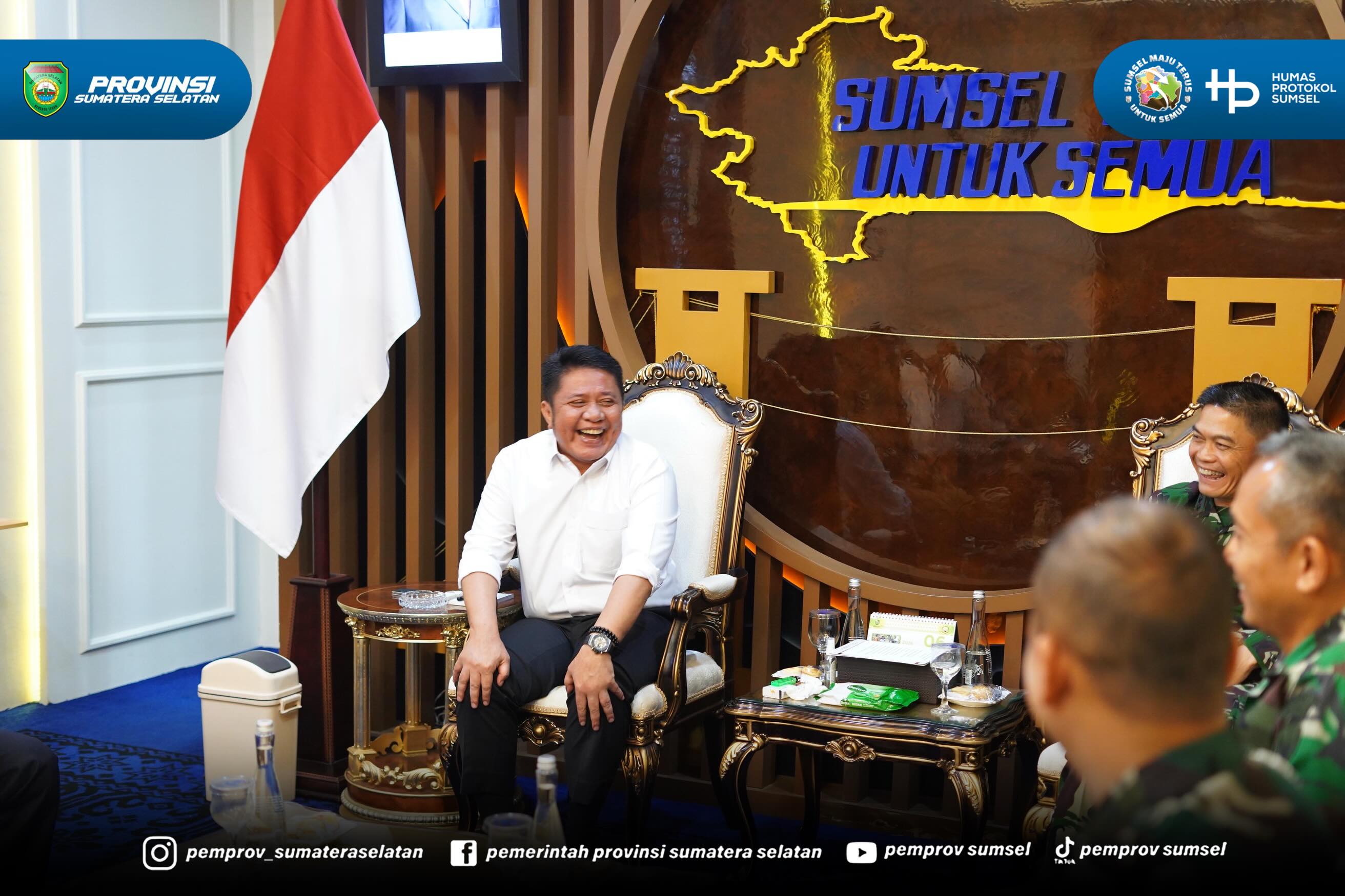 PALEMBANG – Gubernur Sumatera Selatan (Sumsel) Dr. H. Herman Deru didampingi Wakil Gubernur Sumsel H. Cik Ujang menerima kunjungan Komandan Lanud Sri Mulyono Herlambang (SMH) Palembang, Kolonel Pnb. Zulfikri Arif Purba, S.Sos., M.S. (NSSS), dalam...