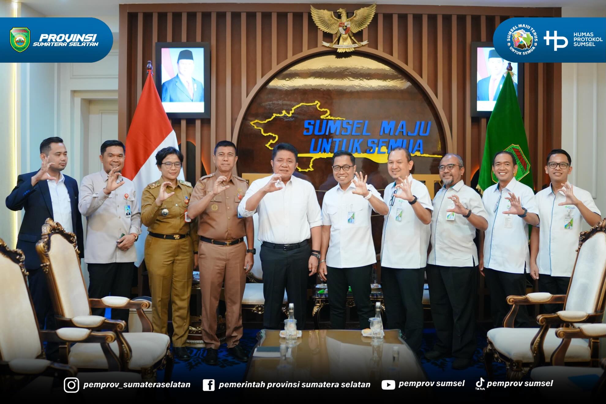 Palembang - Gubernur Sumatera Selatan (Sumsel) H. Herman Deru menerima audiensi jajaran BPJS Ketenagakerjaan Kantor Wilayah Sumatera Bagian Selatan dalam rangka silaturahmi sekaligus pamit tugas Kepala Kantor Wilayah BPJS Ketenagakerjaan Sumsel, M...