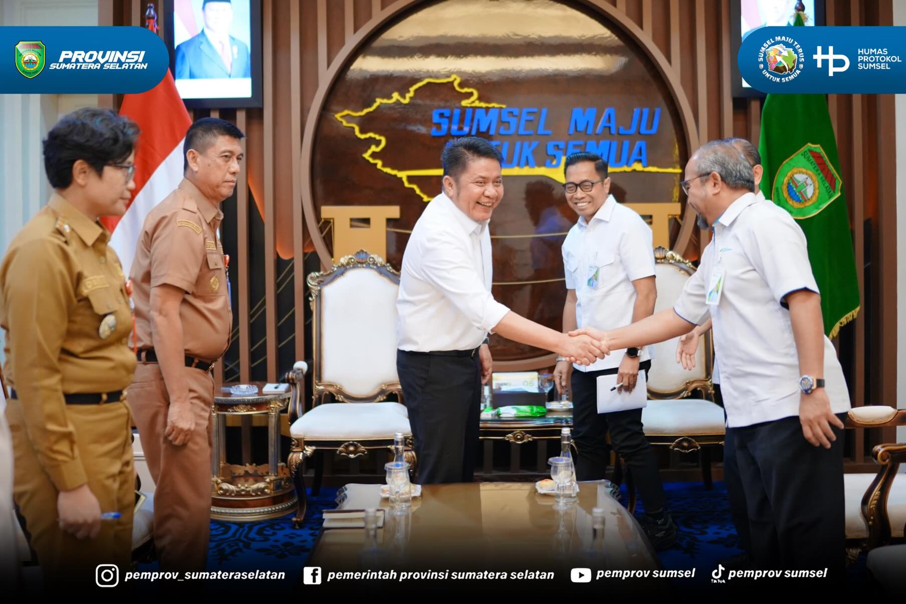 Palembang - Gubernur Sumatera Selatan (Sumsel) H. Herman Deru menerima audiensi jajaran BPJS Ketenagakerjaan Kantor Wilayah Sumatera Bagian Selatan dalam rangka silaturahmi sekaligus pamit tugas Kepala Kantor Wilayah BPJS Ketenagakerjaan Sumsel, M...