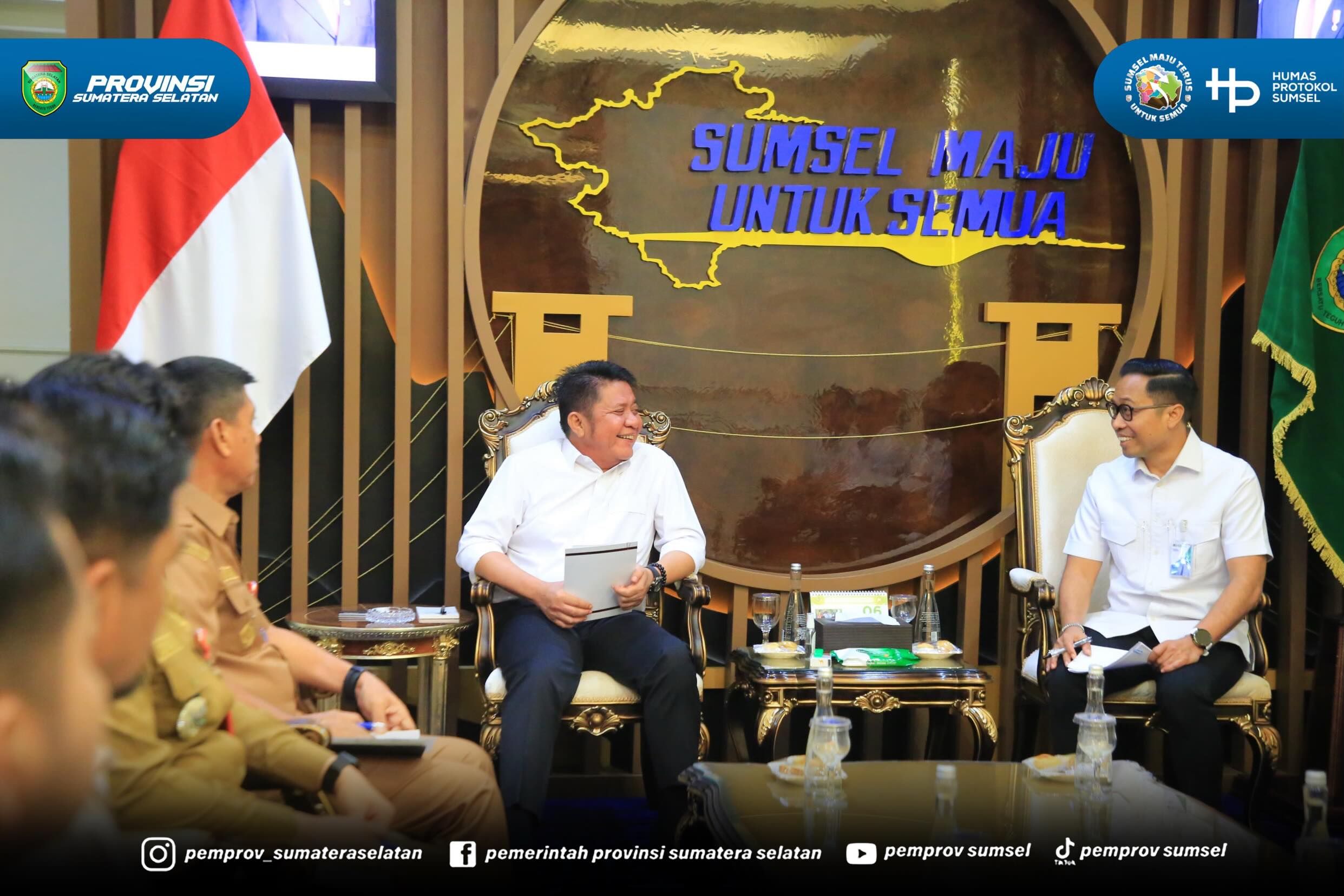 Palembang - Gubernur Sumatera Selatan (Sumsel) H. Herman Deru menerima audiensi jajaran BPJS Ketenagakerjaan Kantor Wilayah Sumatera Bagian Selatan dalam rangka silaturahmi sekaligus pamit tugas Kepala Kantor Wilayah BPJS Ketenagakerjaan Sumsel, M...