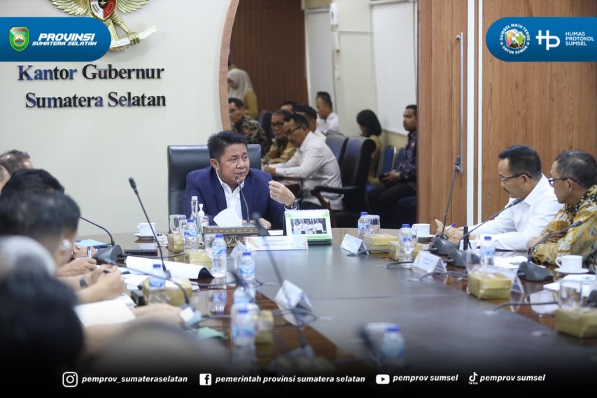 Palembang - Gubernur Sumsel Herman Deru membuka rapat koordinasi pembangunan jalan khusus pertambangan di wilayah kabupaten Musi Banyuasin (Muba) dan kabupaten Musi Rawas Utara (Muratara), di ruang rapat Gubernur, Senin (08/06/26).