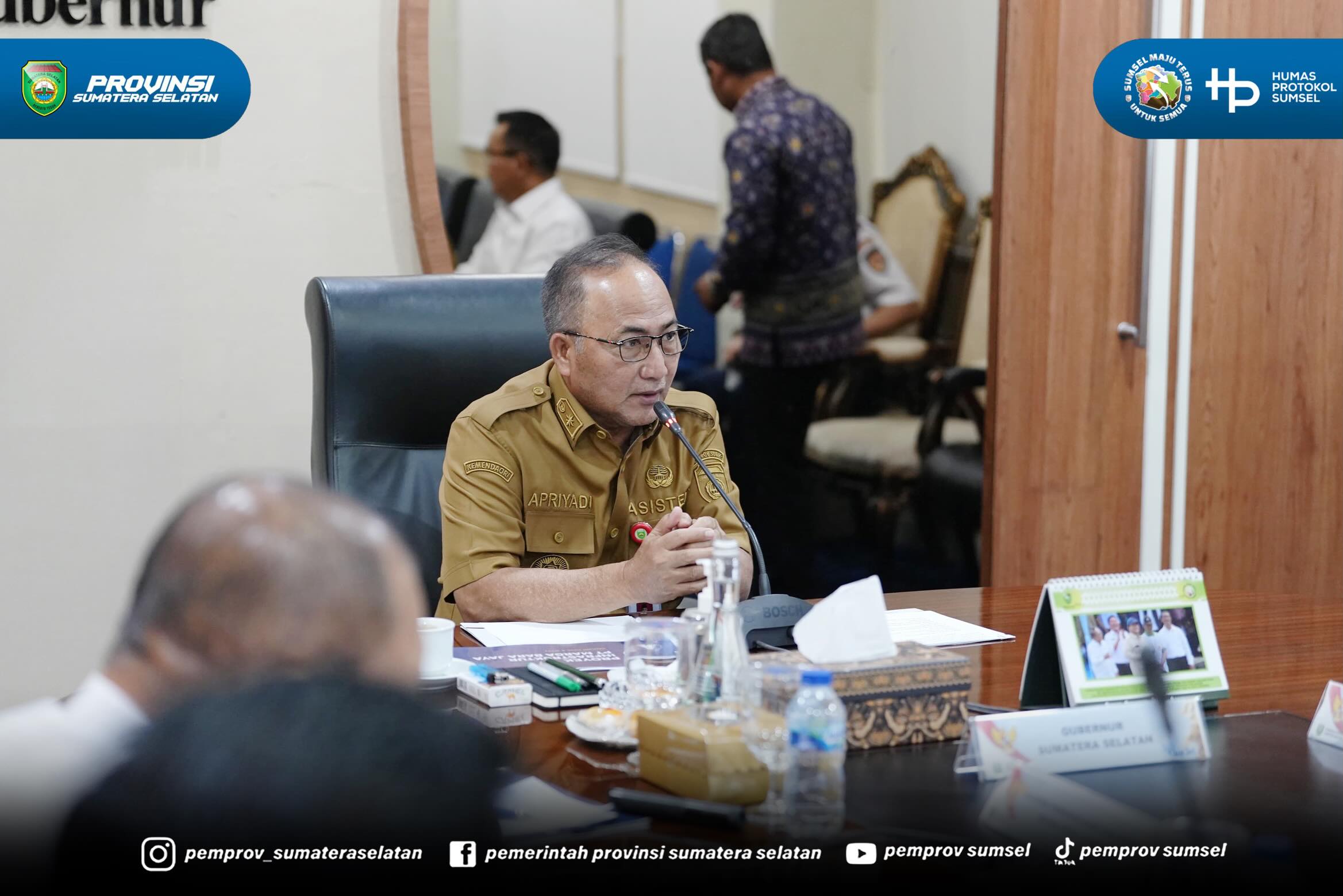 Palembang - Gubernur Sumsel Herman Deru membuka rapat koordinasi pembangunan jalan khusus pertambangan di wilayah kabupaten Musi Banyuasin (Muba) dan kabupaten Musi Rawas Utara (Muratara), di ruang rapat Gubernur, Senin (08/06/26).