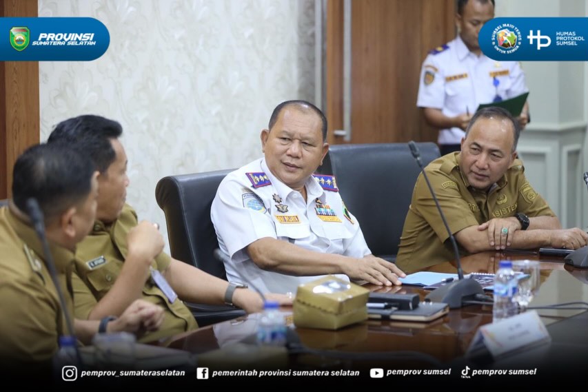 Palembang - Gubernur Sumsel Herman Deru membuka rapat koordinasi pembangunan jalan khusus pertambangan di wilayah kabupaten Musi Banyuasin (Muba) dan kabupaten Musi Rawas Utara (Muratara), di ruang rapat Gubernur, Senin (08/06/26).