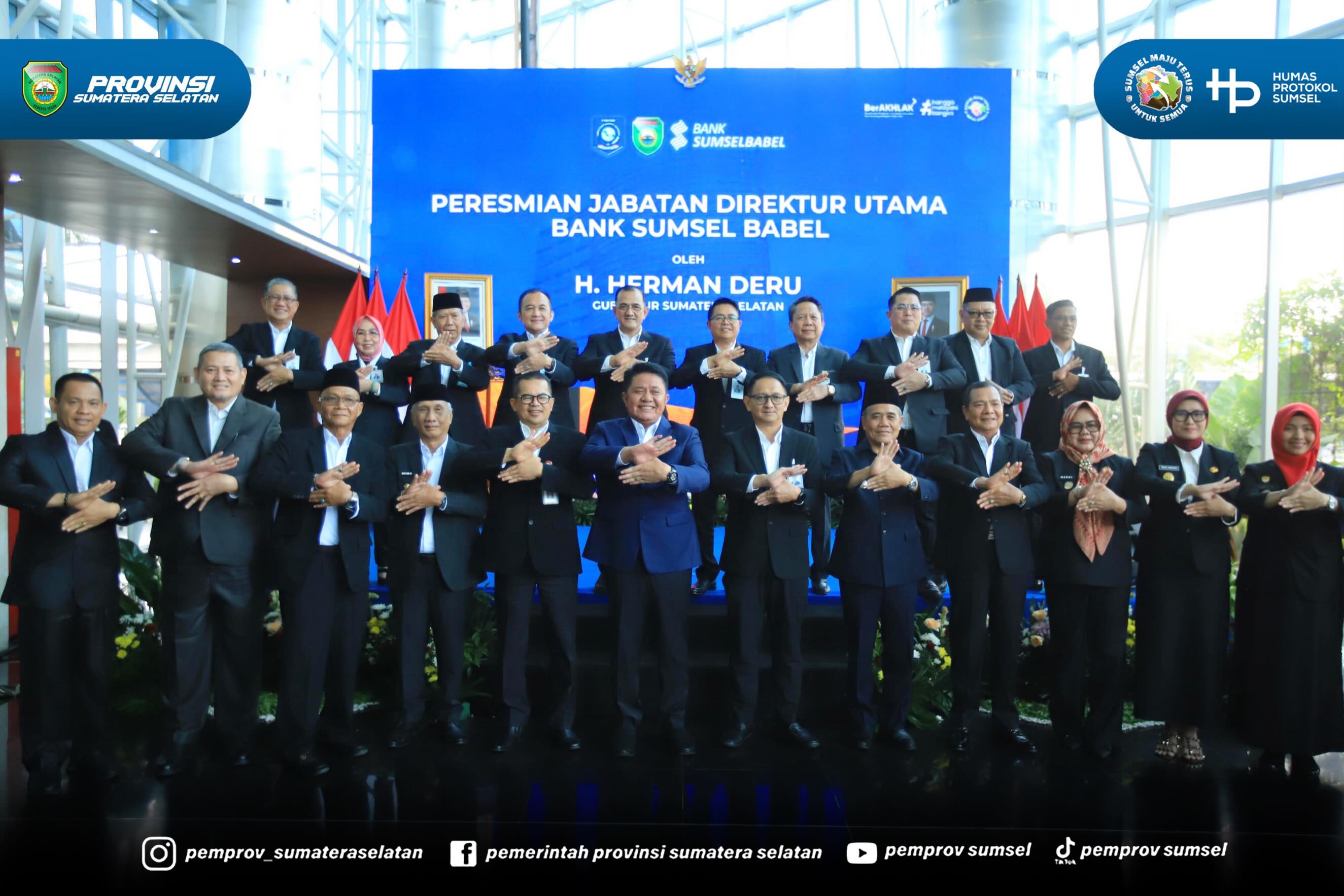 Palembang – Gubernur Sumatera Selatan (Sumsel) Dr. H. Herman Deru meresmikan Muhamad Suryadi sebagai Direktur Utama PT Bank Pembangunan Daerah (BPD) Bank Sumsel Babel (BSB) di Kantor Pusat Bank Sumsel Babel Jakabaring, Palembang, Senin (8/6/2026)...