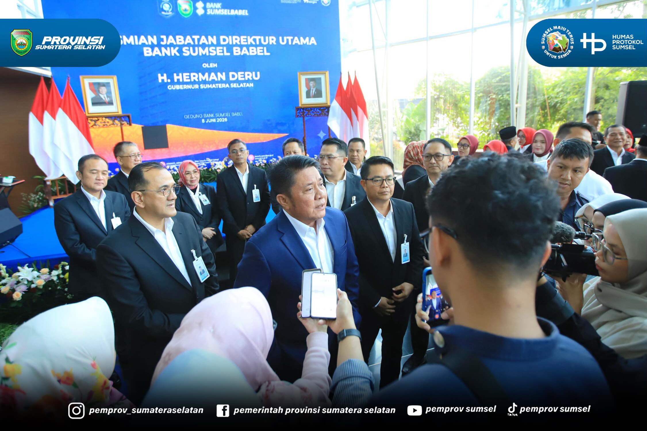 Palembang – Gubernur Sumatera Selatan (Sumsel) Dr. H. Herman Deru meresmikan Muhamad Suryadi sebagai Direktur Utama PT Bank Pembangunan Daerah (BPD) Bank Sumsel Babel (BSB) di Kantor Pusat Bank Sumsel Babel Jakabaring, Palembang, Senin (8/6/2026)...