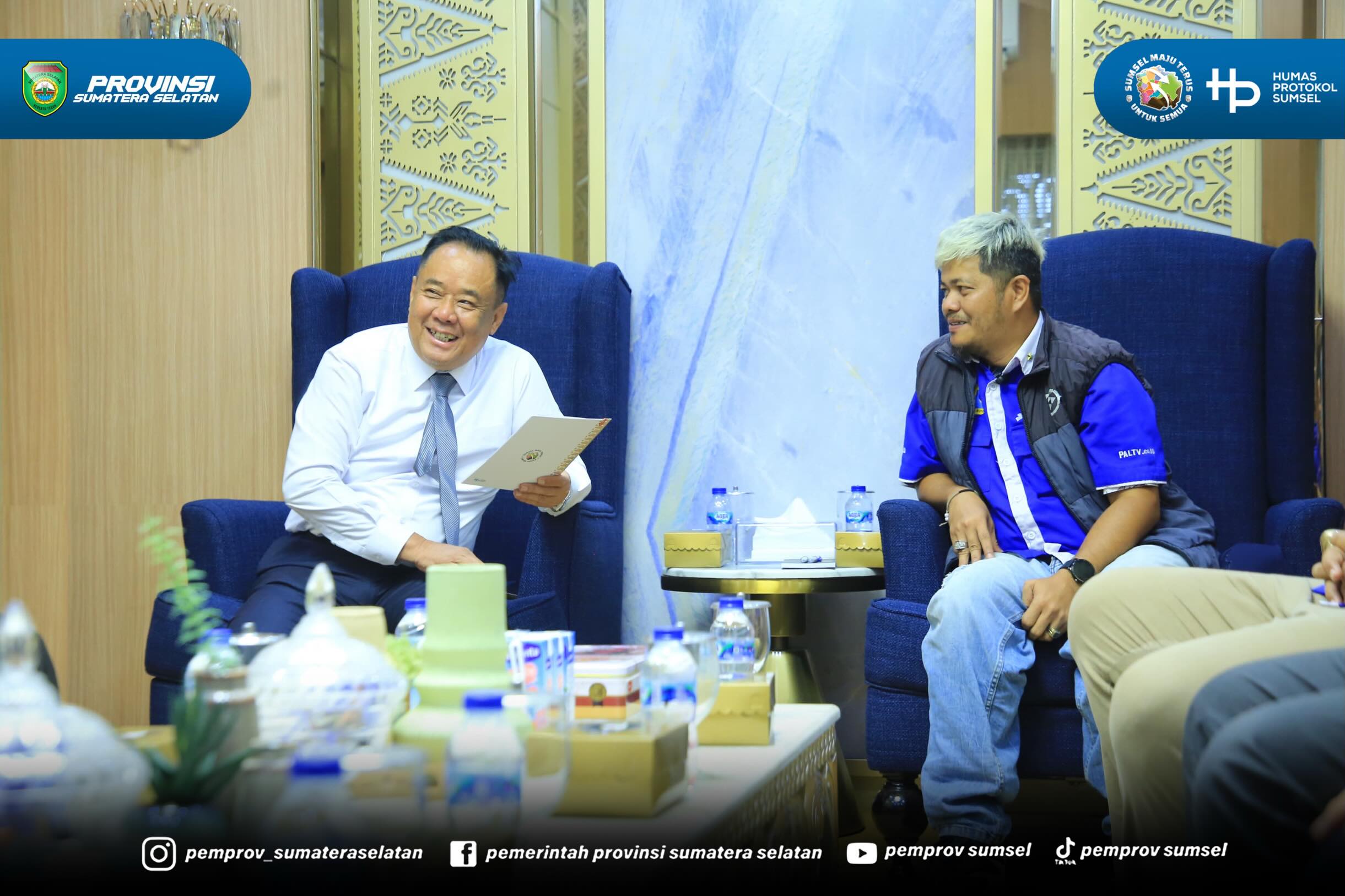 Palembang – Wakil Gubernur Sumatera Selatan (Sumsel) H. Cik Ujang menerima audiensi General Manager PalTV, Sri Pebriandi, beserta jajaran dalam rangka silaturahmi sekaligus membahas peluang kerja sama antara PalTV dan Pemerintah Provinsi Sumatera...
