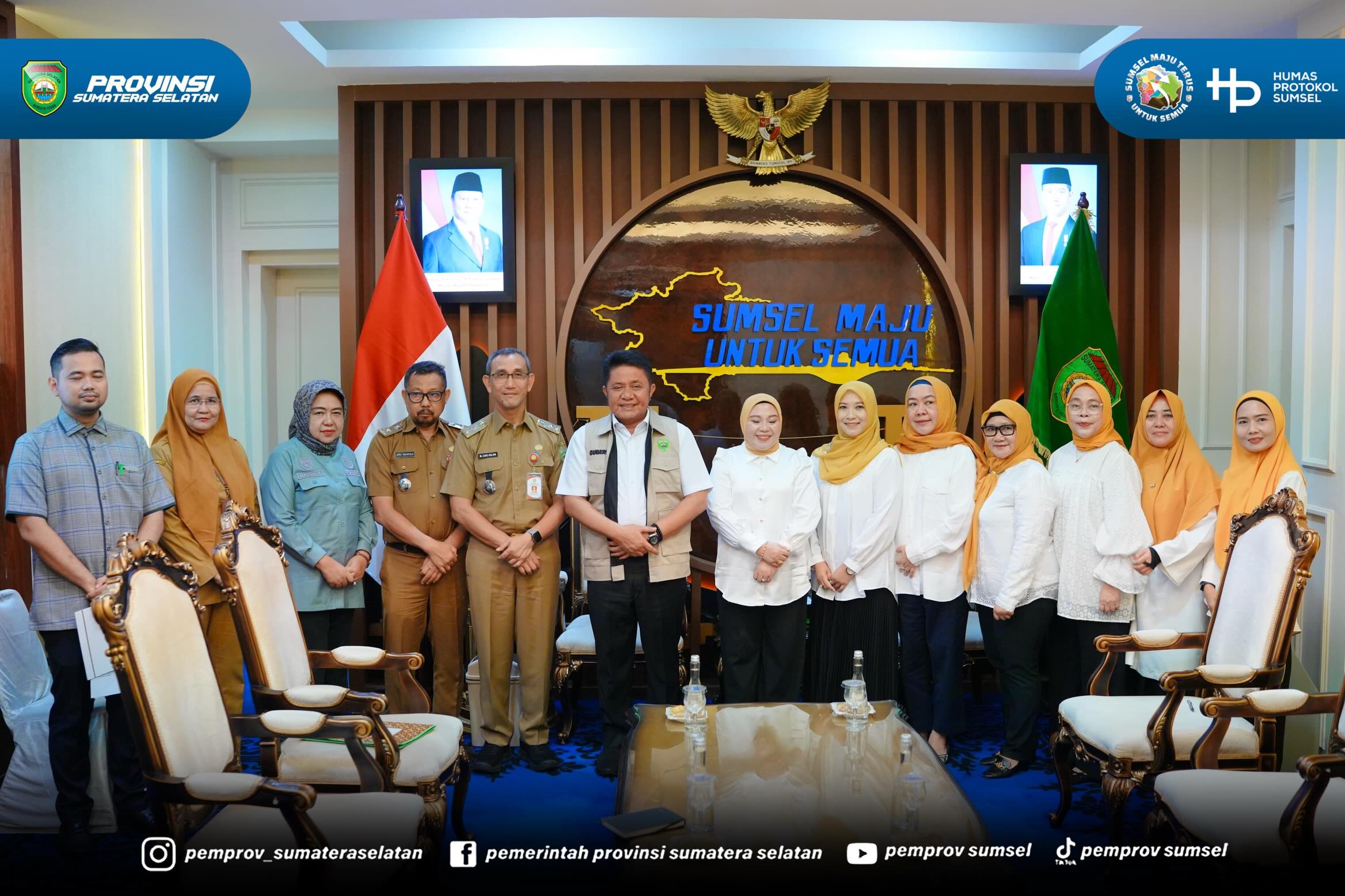 Palembang - Gubernur Sumatera Selatan Herman Deru menerima audiensi Ketua Badan Kerjasama Organisasi Wanita (BKOW) Sumsel Lidyawati Cik Ujang bersama jajaran pengurus BKOW Sumsel di Ruang Tamu Gubernur, Selasa (09/06/26) pagi. Turut hadir mendampi...