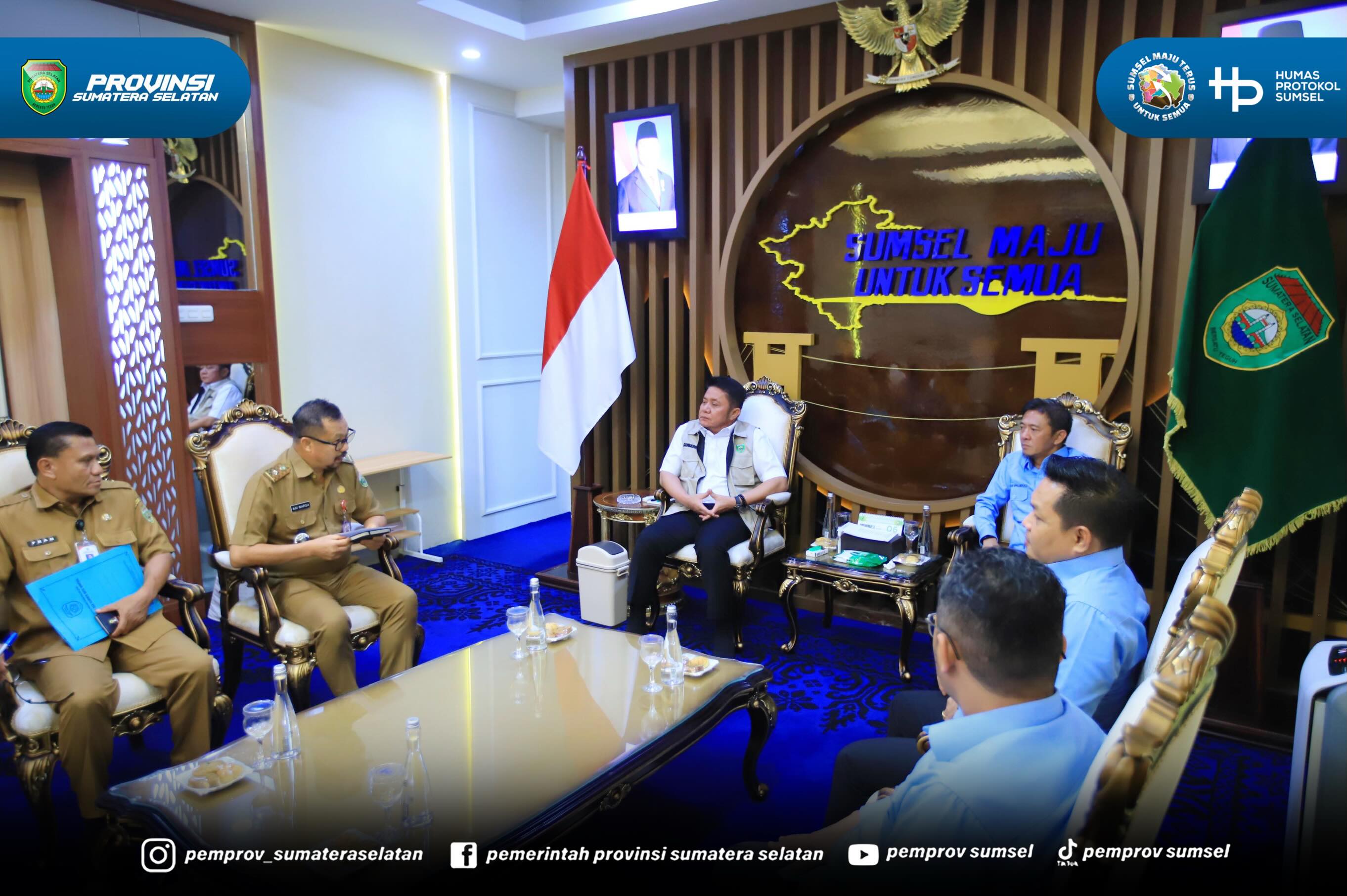 Palembang - Gubernur Sumsel Dr. H. Herman Deru menerima audiensi calon pengurus Forum Pengembang Pemberdayaan Masyarakat Sumsel (FPPMS) di ruang tamu Gubernur, Selasa (9/6/2026) Siang.
