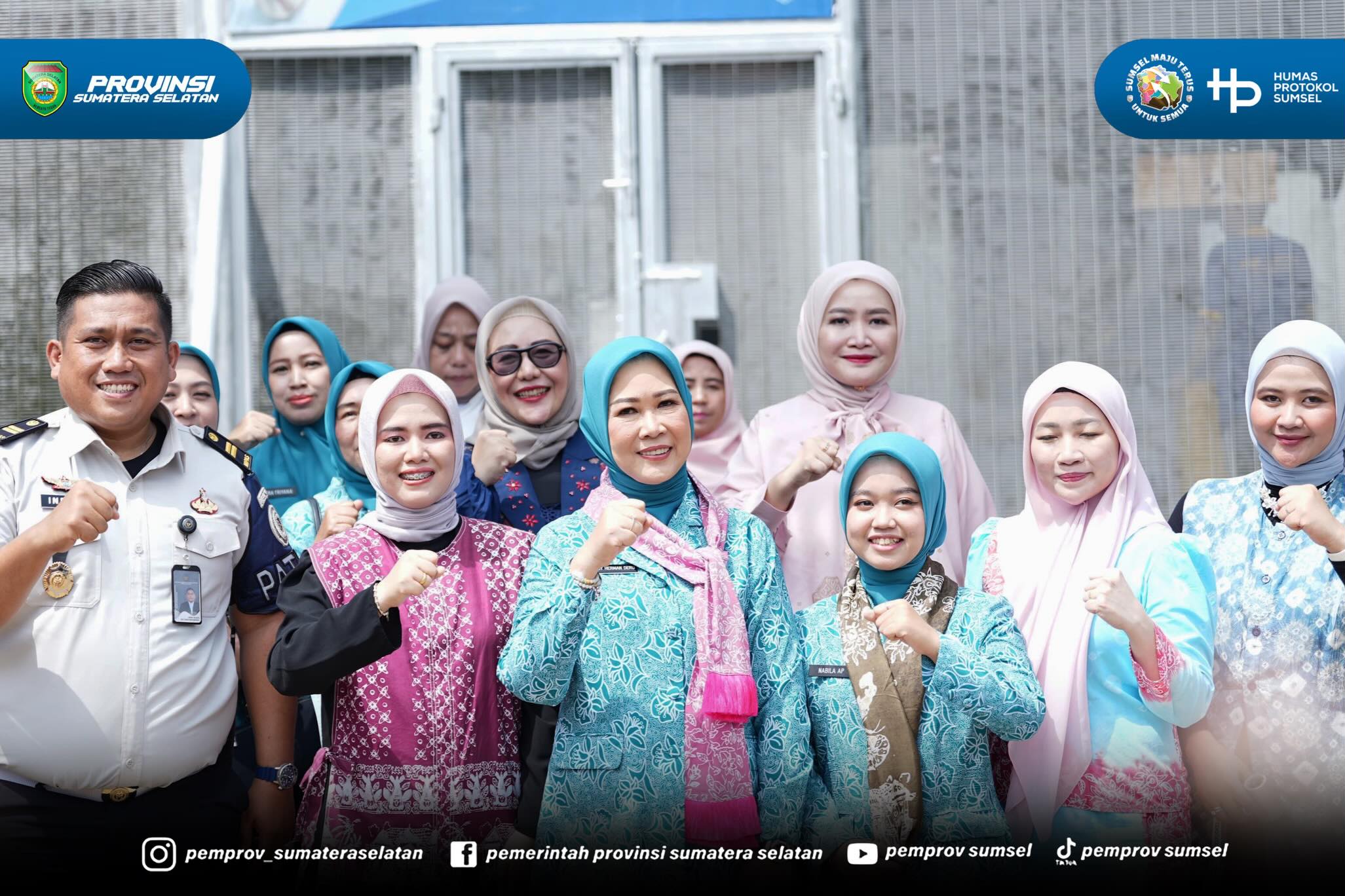 Banyuasin – Di balik tembok Lembaga Pemasyarakatan (Lapas) Kelas IIA Banyuasin, tersimpan kisah pembinaan yang penuh harapan. Pada Rabu (10/6/2026) siang, Ketua Tim Penggerak PKK Provinsi Sumatera Selatan (Sumsel), Febrita lustia Herman Deru, hadi...