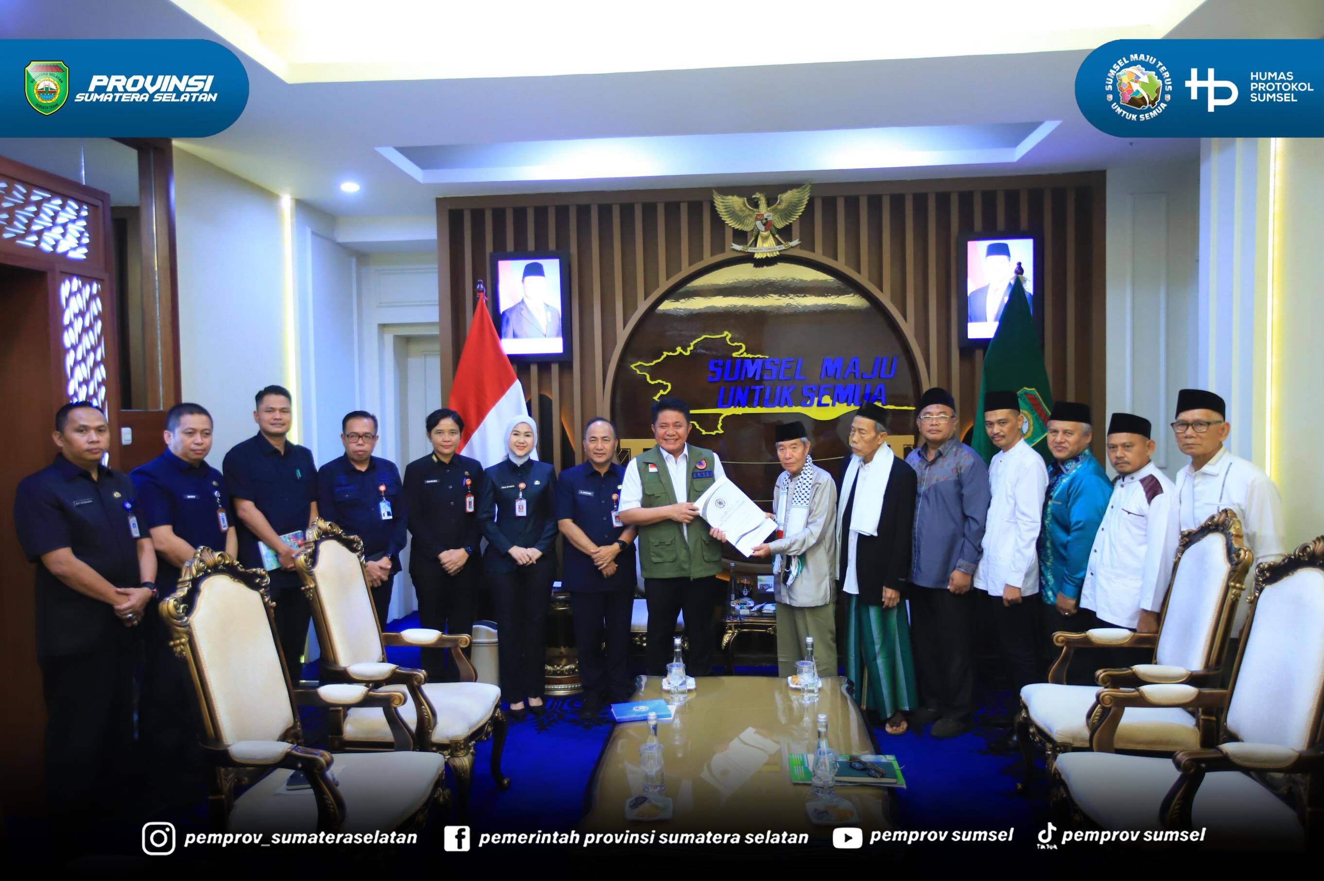 Palembang - Gubernur Sumatera Selatan, Dr. H. Herman Deru menerima audiensi jajaran Majelis Ulama Indonesia (MUI) Sumatera Selatan di Ruang Tamu Gubernur Sumsel. Kamis (11/6/2026). Pertemuan itu bertujuan untuk membahas persiapan Musyawarah Daerah...