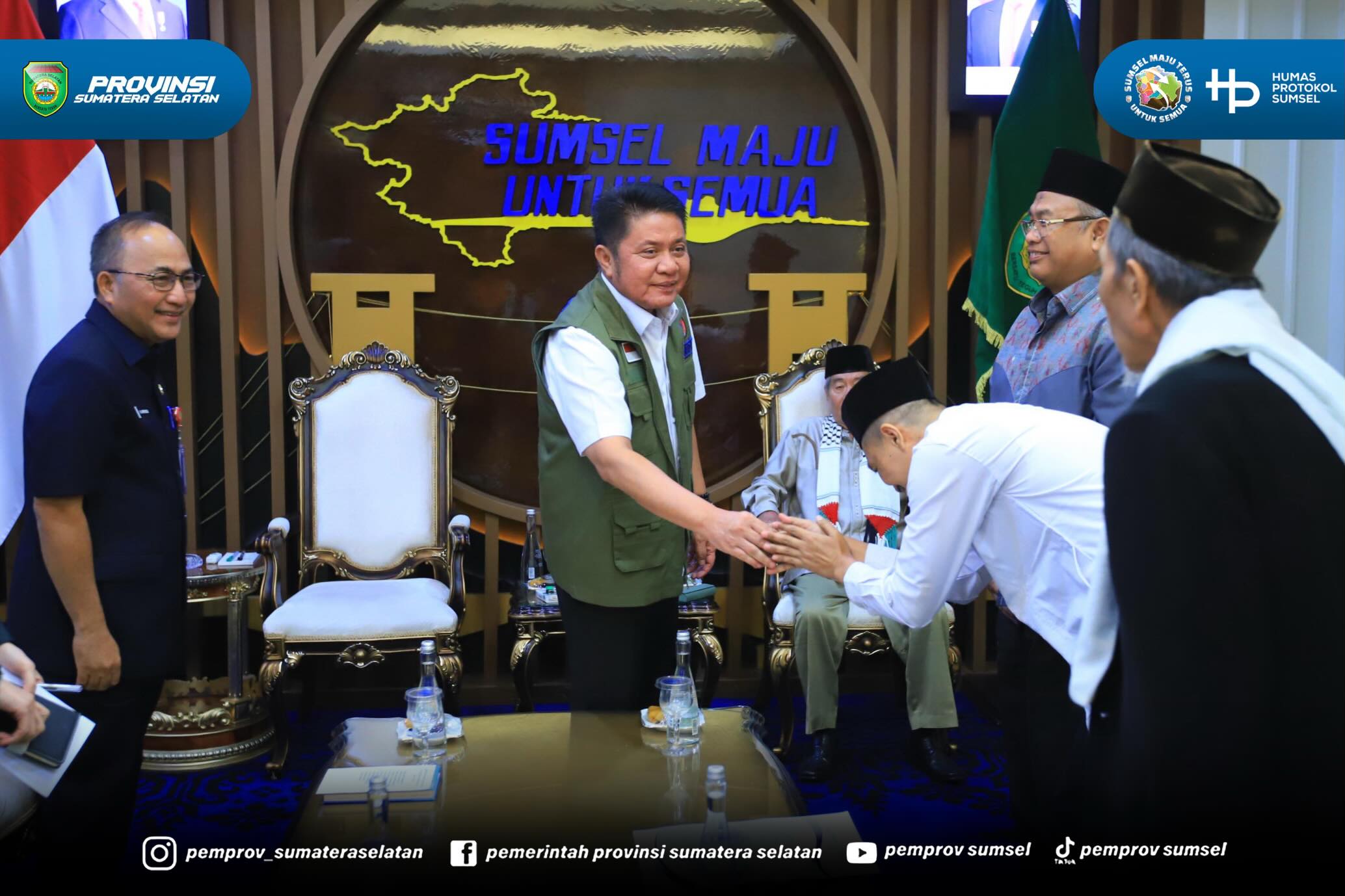 Palembang - Gubernur Sumatera Selatan, Dr. H. Herman Deru menerima audiensi jajaran Majelis Ulama Indonesia (MUI) Sumatera Selatan di Ruang Tamu Gubernur Sumsel. Kamis (11/6/2026). Pertemuan itu bertujuan untuk membahas persiapan Musyawarah Daerah...