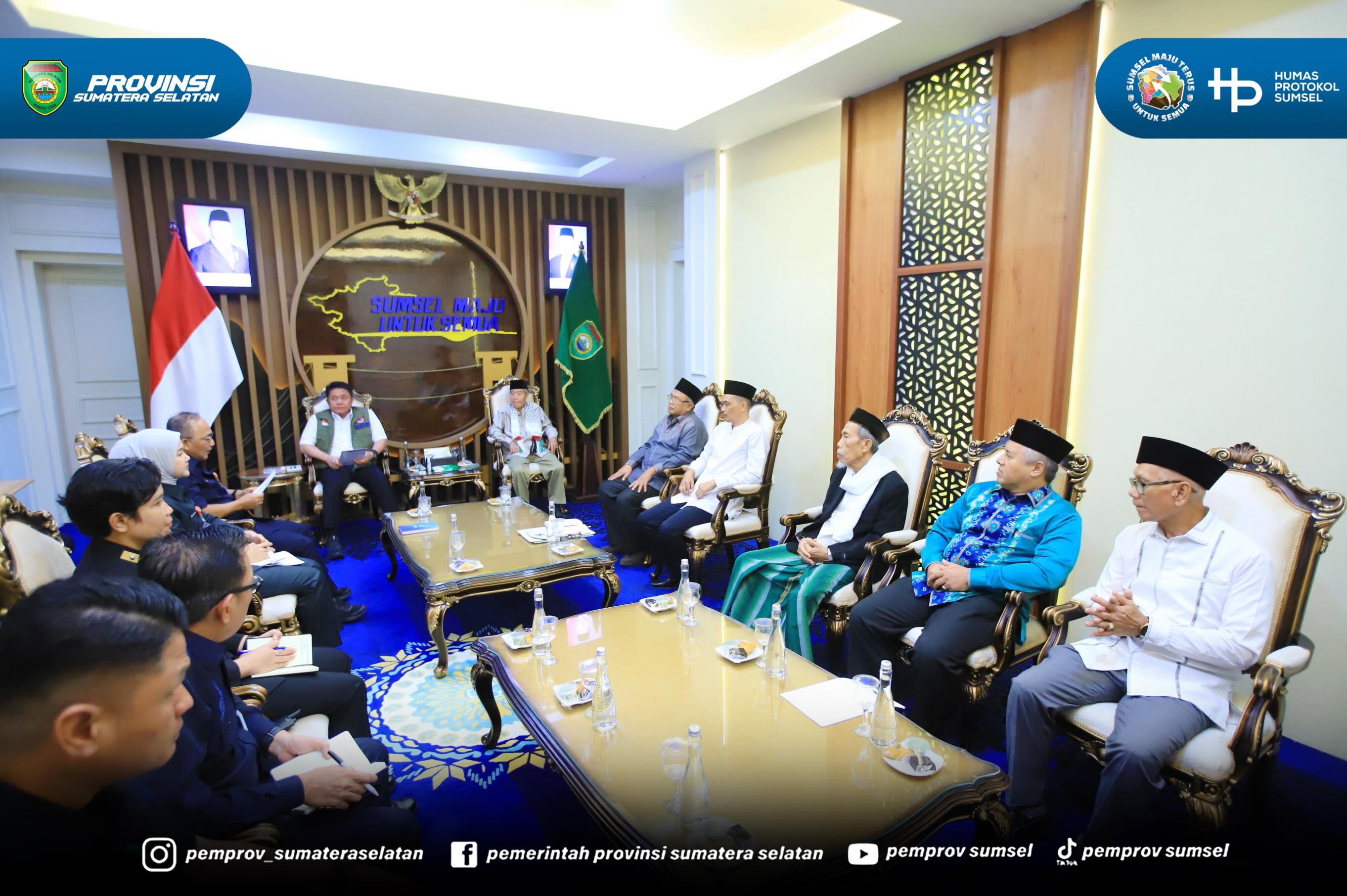 Palembang - Gubernur Sumatera Selatan, Dr. H. Herman Deru menerima audiensi jajaran Majelis Ulama Indonesia (MUI) Sumatera Selatan di Ruang Tamu Gubernur Sumsel. Kamis (11/6/2026). Pertemuan itu bertujuan untuk membahas persiapan Musyawarah Daerah...