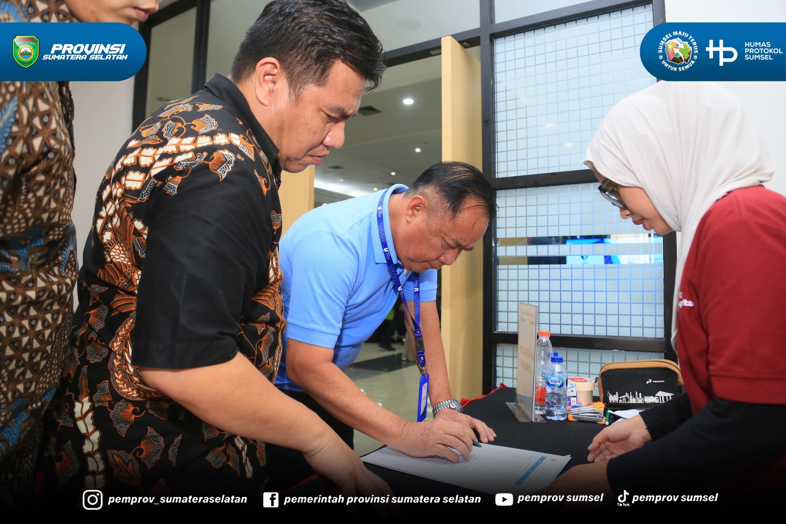 Jakarta - Wakil Gubernur Sumsel H. Cik Ujang menunaikan salat sebelum melanjutkan kegiatan Penguatan Anti Korupsi Integritas 2026 yang diselenggarakan Komisi Pemberantasan Korupsi, Kamis (11/6/2026)