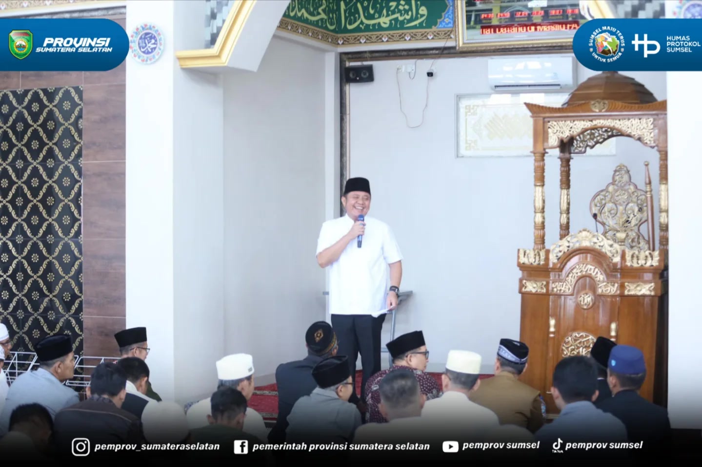 Palembang – Gubernur Sumatera Selatan (Sumsel) H. Herman Deru melaksanakan ibadah Sholat Jumat berjamaah bersama masyarakat di Masjid Fajrul Falah, Jalan Lubuk Bakung, Kelurahan Siring Agung, Kecamatan Ilir Barat I, Palembang, Jumat (12/6/2026).