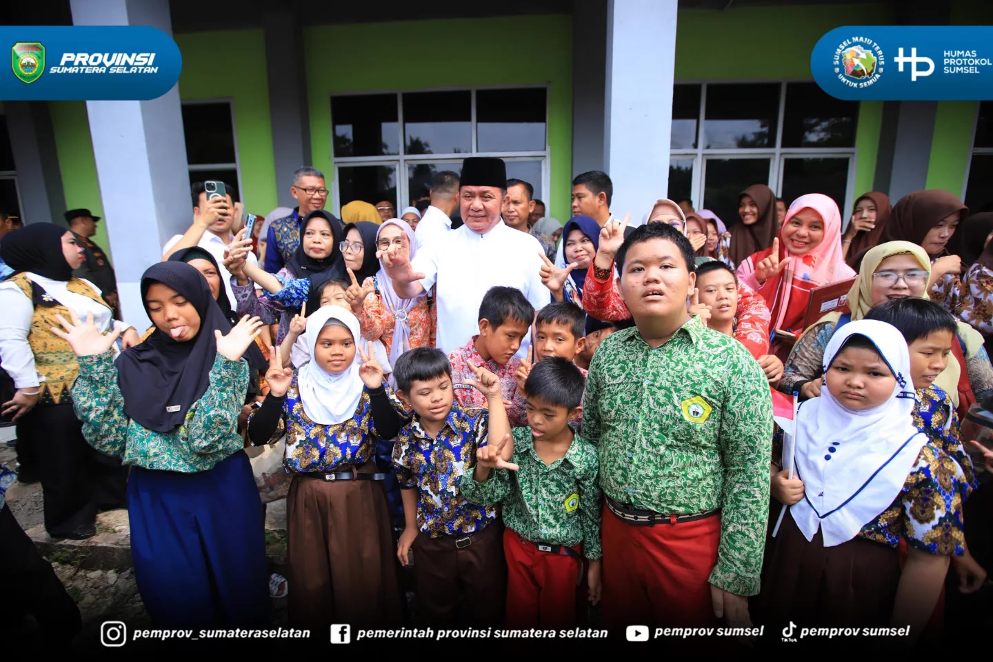 Palembang – Gubernur Sumatera Selatan (Sumsel), Dr. H. Herman Deru (HD), menegaskan komitmennya untuk membangun kualitas pendidikan yang merata di seluruh Sumsel melalui penguatan kualitas guru, tata kelola sekolah, serta pendidikan karakter siswa.