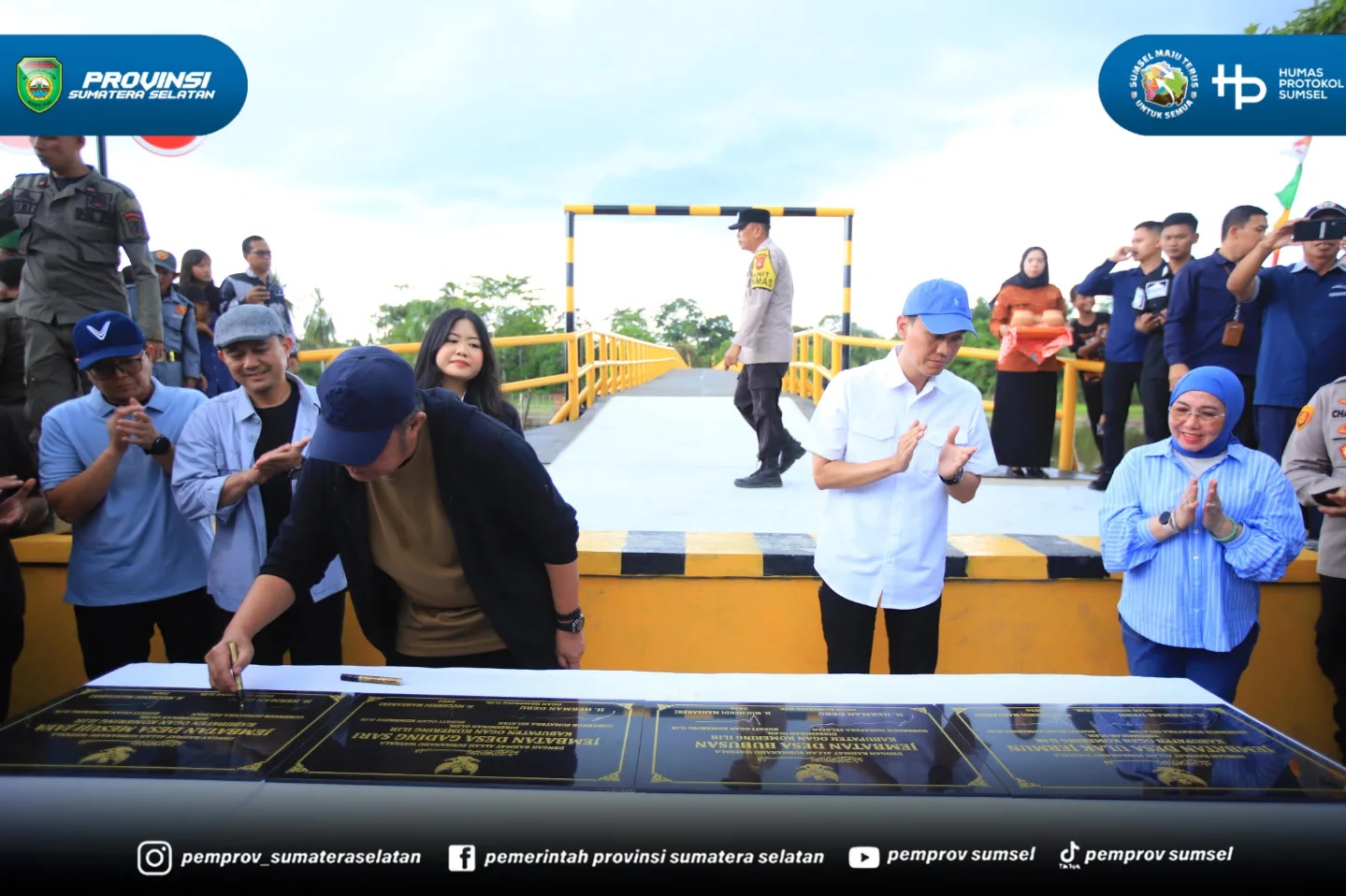 OKI – Gubernur Sumatera Selatan (Sumsel), Dr. H. Herman Deru, menempuh perjalanan darat bersama puluhan anggota komunitas kendaraan listrik untuk meresmikan jembatan penghubung di Desa Ulak Jermun, Kecamatan SP Padang, Kabupaten Ogan Komering Ilir...