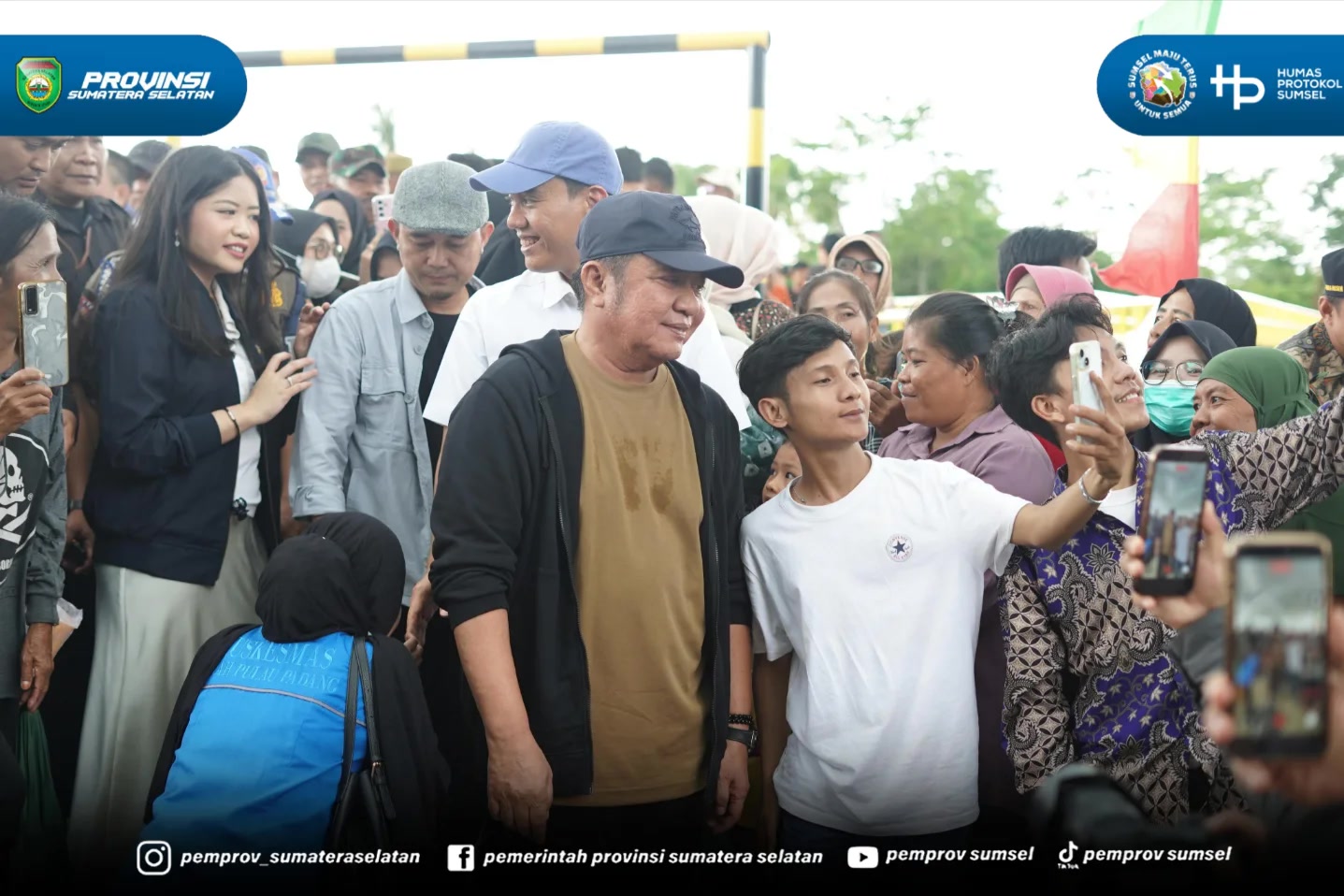 OKI – Gubernur Sumatera Selatan (Sumsel), Dr. H. Herman Deru, menempuh perjalanan darat bersama puluhan anggota komunitas kendaraan listrik untuk meresmikan jembatan penghubung di Desa Ulak Jermun, Kecamatan SP Padang, Kabupaten Ogan Komering Ilir...