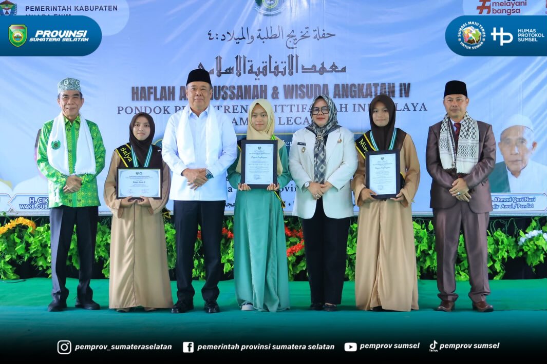Muara Enim - Wakil Gubernur Sumsel H. Cik Ujang menghadiri Haflah Akhir Sanah dan Wisuda Angkatan IV Pondok Pesantren Al Ittifaqiah Indralaya Kampus Lecah Kacamatan Lubai Ulu Kabupaten Muara Enim. Senin (15/06/2026).