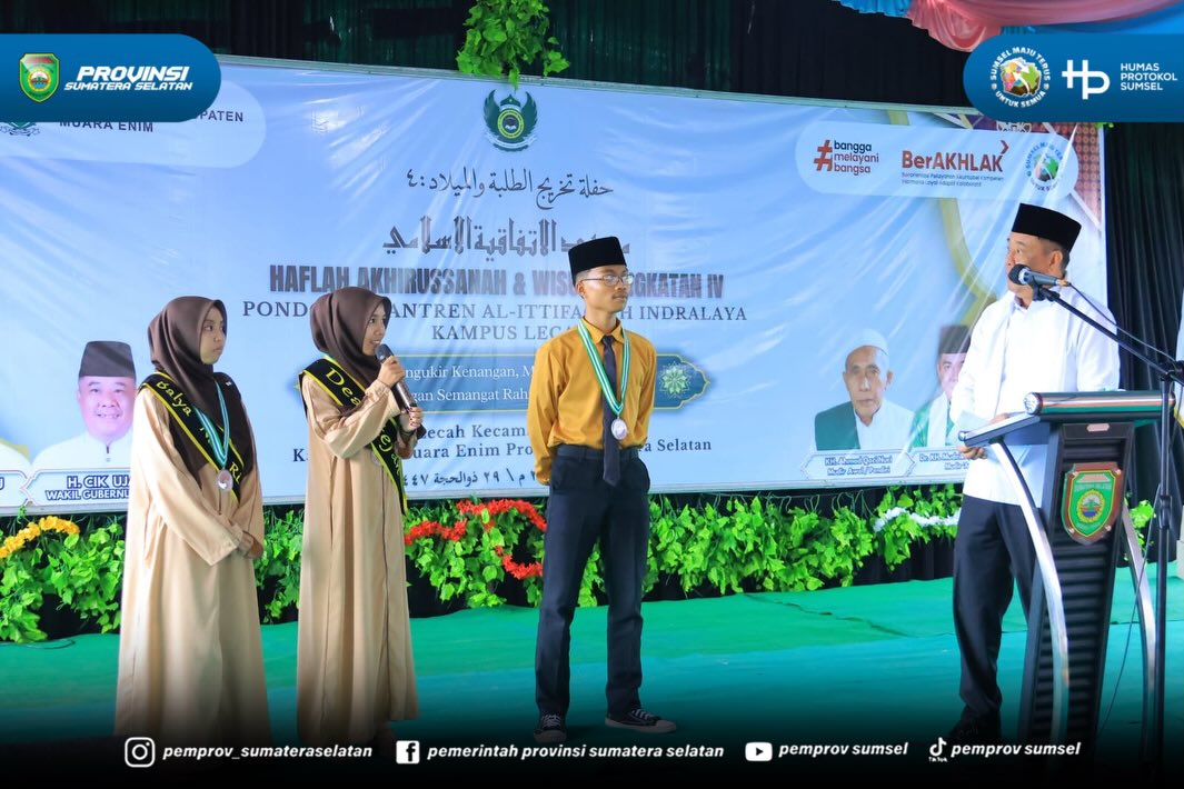 Muara Enim - Wakil Gubernur Sumsel H. Cik Ujang menghadiri Haflah Akhir Sanah dan Wisuda Angkatan IV Pondok Pesantren Al Ittifaqiah Indralaya Kampus Lecah Kacamatan Lubai Ulu Kabupaten Muara Enim. Senin (15/06/2026).