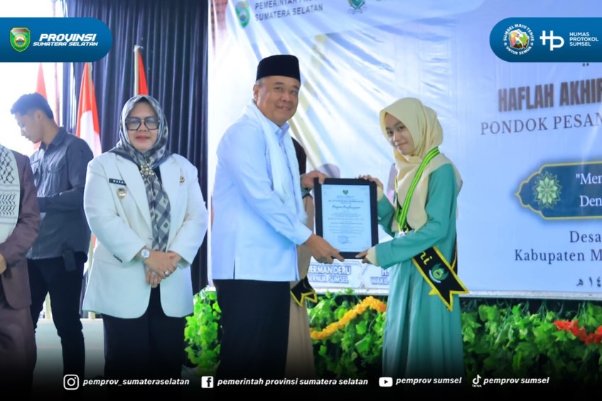 Muara Enim - Wakil Gubernur Sumsel H. Cik Ujang menghadiri Haflah Akhir Sanah dan Wisuda Angkatan IV Pondok Pesantren Al Ittifaqiah Indralaya Kampus Lecah Kacamatan Lubai Ulu Kabupaten Muara Enim. Senin (15/06/2026).