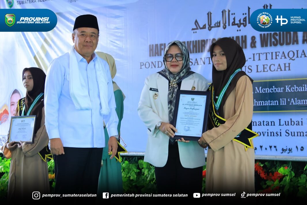 Muara Enim - Wakil Gubernur Sumsel H. Cik Ujang menghadiri Haflah Akhir Sanah dan Wisuda Angkatan IV Pondok Pesantren Al Ittifaqiah Indralaya Kampus Lecah Kacamatan Lubai Ulu Kabupaten Muara Enim. Senin (15/06/2026).