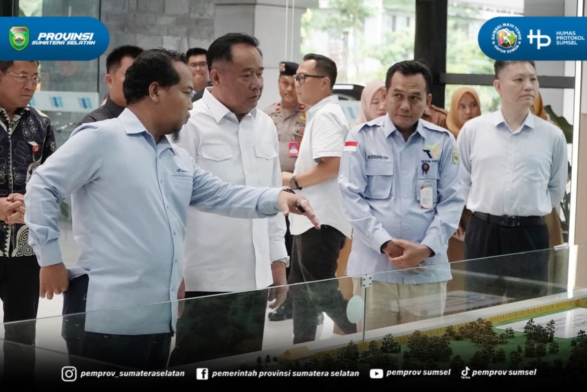 Wakil Gubernur Sumsel H. Cik Ujang meninjau Pembangkit Listrik Tenaga Uap (PLTU) 8 Huadian Bukit Asam Power di Desa Tanjung Lalang Kecamatan Tanjung Agung Kabupaten Muara Enim, Senin (15/6/2026).