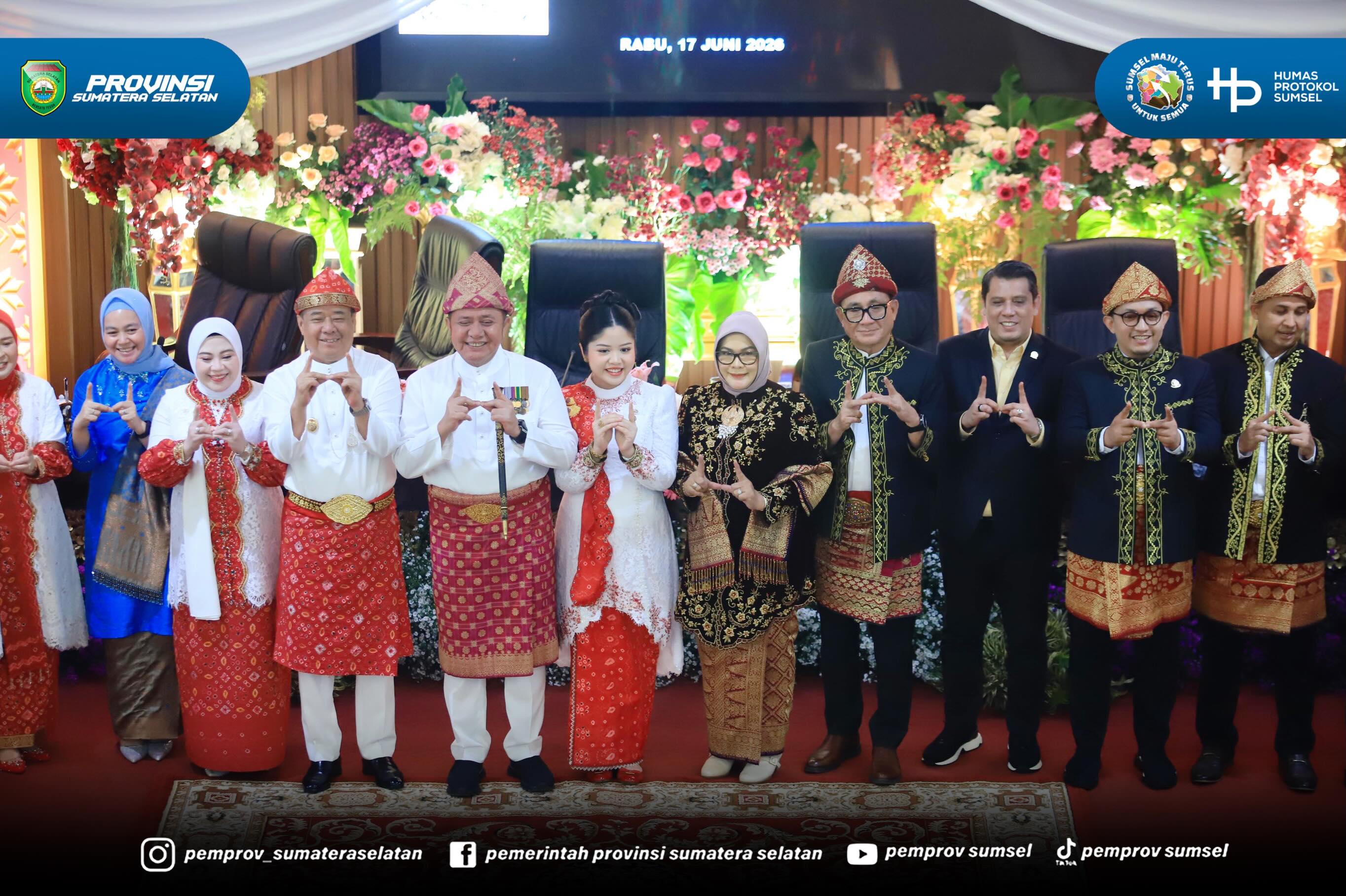 PALEMBANG – Gubernur Sumatera Selatan (Sumsel) Dr. H. Herman Deru didampingi Wakil Gubernur Sumsel H. Cik Ujang menghadiri Rapat Paripurna Istimewa DPRD Kota Palembang dalam rangka peringatan ke-55 Hari Jadi Kota Palembang 1343 Tahun 2026, Selasa...