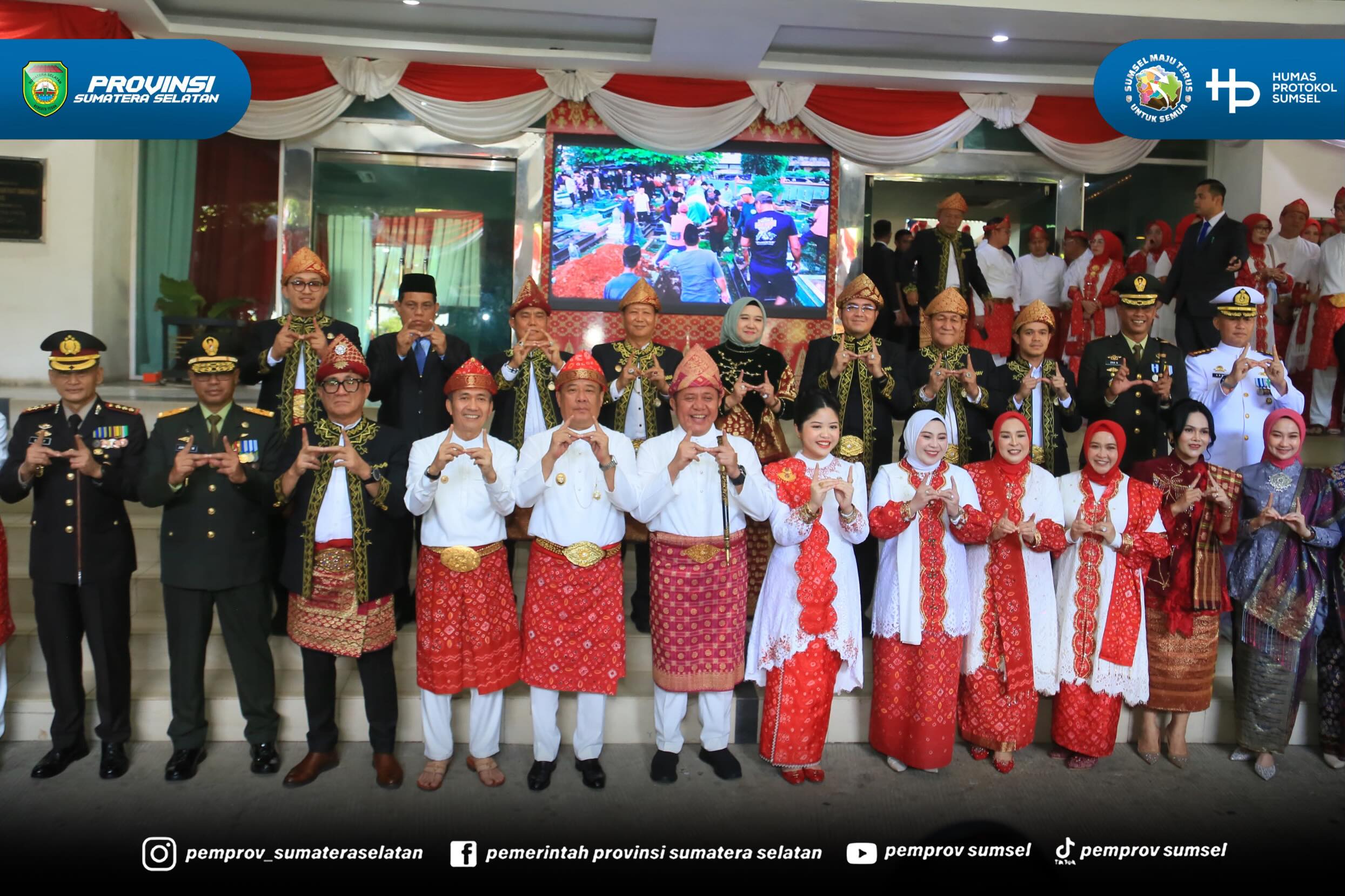 PALEMBANG – Gubernur Sumatera Selatan (Sumsel) Dr. H. Herman Deru didampingi Wakil Gubernur Sumsel H. Cik Ujang menghadiri Rapat Paripurna Istimewa DPRD Kota Palembang dalam rangka peringatan ke-55 Hari Jadi Kota Palembang 1343 Tahun 2026, Selasa...