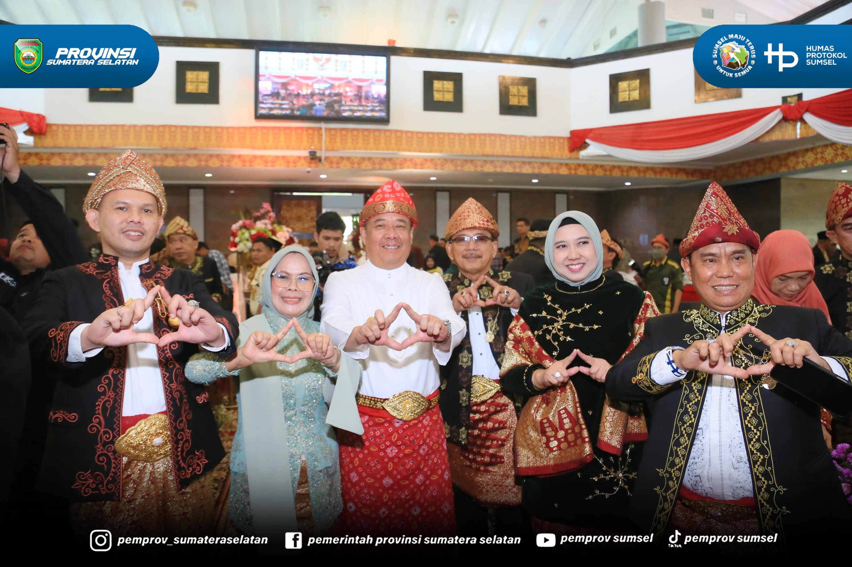 PALEMBANG – Gubernur Sumatera Selatan (Sumsel) Dr. H. Herman Deru didampingi Wakil Gubernur Sumsel H. Cik Ujang menghadiri Rapat Paripurna Istimewa DPRD Kota Palembang dalam rangka peringatan ke-55 Hari Jadi Kota Palembang 1343 Tahun 2026, Selasa...
