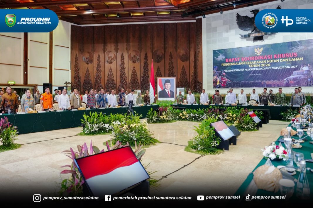 Jakarta - Sekretaris Daerah Sumsel H. Edward Candra menghadiri Rapat Koordinasi Kebakaran Hutan dan Lahan Tahun 2026 "Bersinergi Untuk Negeri menghadapi El-Nino 2026 dan 2027" diselenggarakan oleh Kementerian Koordinator Bidang Politik dan Keamana...