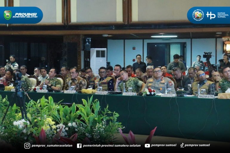 Jakarta - Sekretaris Daerah Sumsel H. Edward Candra menghadiri Rapat Koordinasi Kebakaran Hutan dan Lahan Tahun 2026 "Bersinergi Untuk Negeri menghadapi El-Nino 2026 dan 2027" diselenggarakan oleh Kementerian Koordinator Bidang Politik dan Keamana...