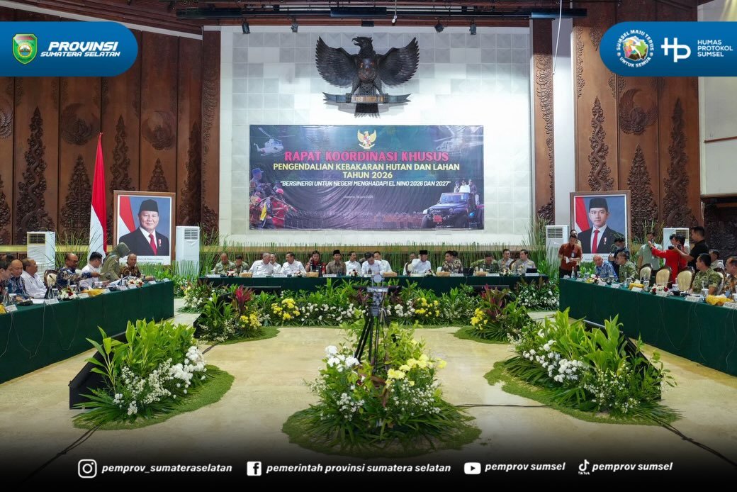 Jakarta - Sekretaris Daerah Sumsel H. Edward Candra menghadiri Rapat Koordinasi Kebakaran Hutan dan Lahan Tahun 2026 "Bersinergi Untuk Negeri menghadapi El-Nino 2026 dan 2027" diselenggarakan oleh Kementerian Koordinator Bidang Politik dan Keamana...