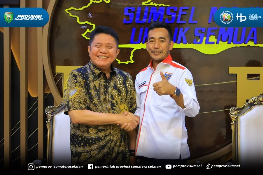 PALEMBANG – Gubernur Sumatera Selatan (Sumsel) Dr. H. Herman Deru menerima audiensi Asosiasi Pemerintahan Desa Seluruh Indonesia (APDESI) Merah Putih Sumsel di Ruang Tamu Gubernur Sumsel, Kamis (18/6/2026).