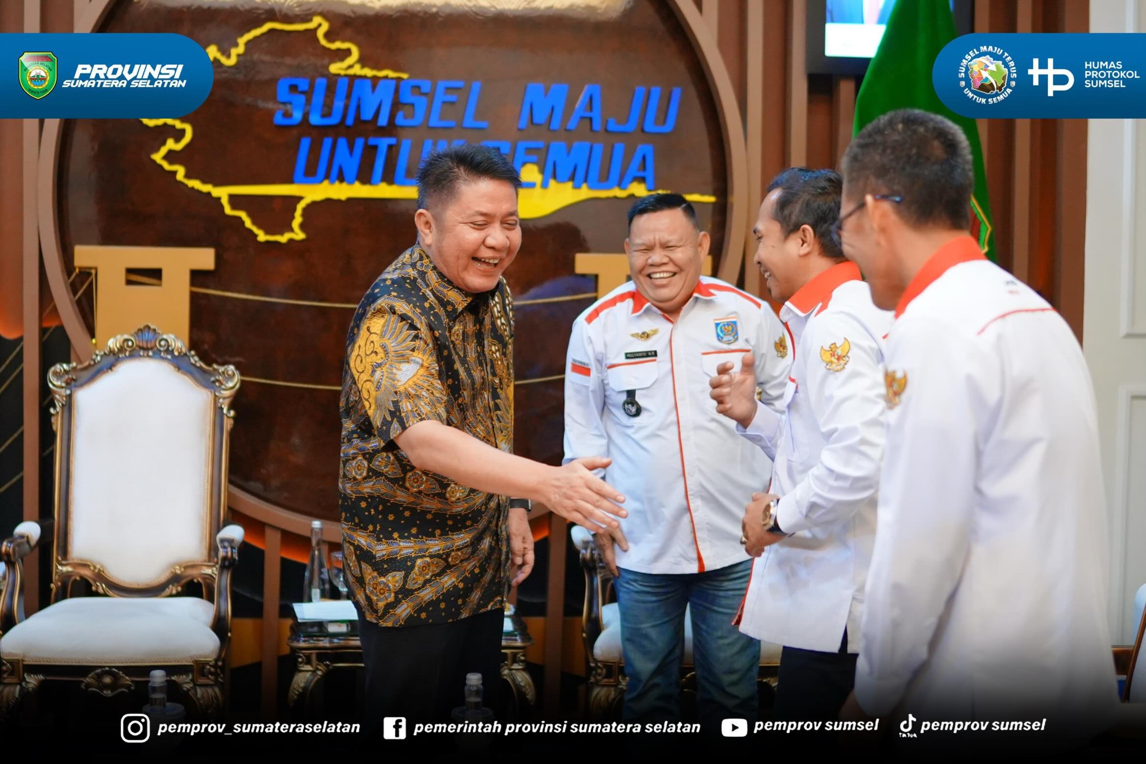 PALEMBANG – Gubernur Sumatera Selatan (Sumsel) Dr. H. Herman Deru menerima audiensi Asosiasi Pemerintahan Desa Seluruh Indonesia (APDESI) Merah Putih Sumsel di Ruang Tamu Gubernur Sumsel, Kamis (18/6/2026).